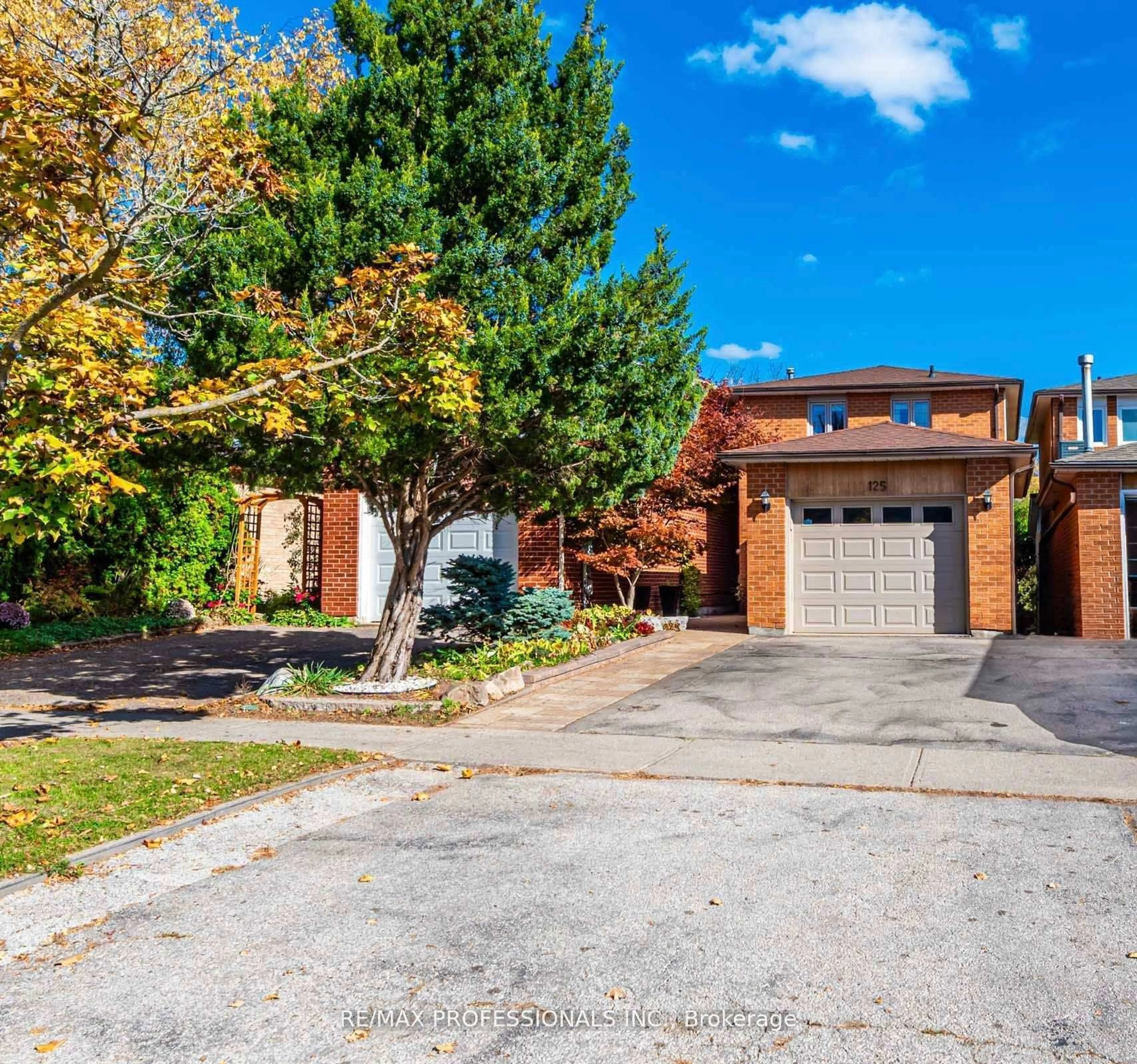 Home with brick exterior material, street for 125 Kersey Cres, Richmond Hill Ontario L4C 5X4