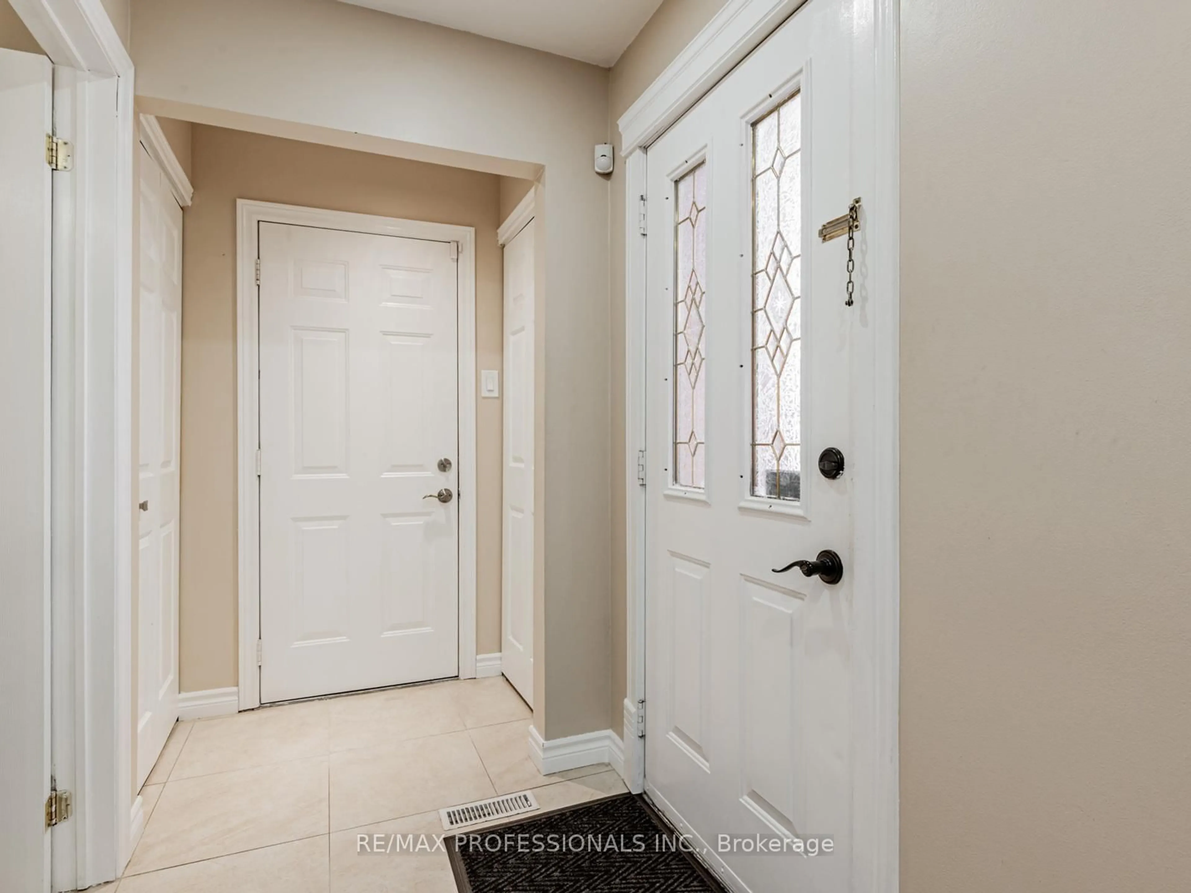 Indoor entryway for 125 Kersey Cres, Richmond Hill Ontario L4C 5X4