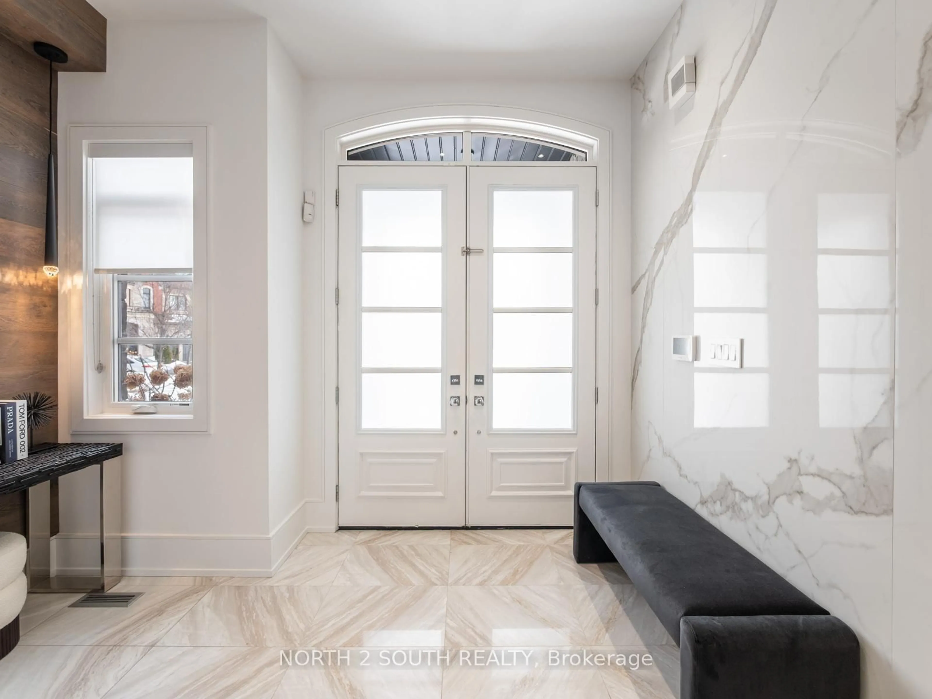 Indoor entryway for 36 Kylemount Crt, Vaughan Ontario L4J 0J4