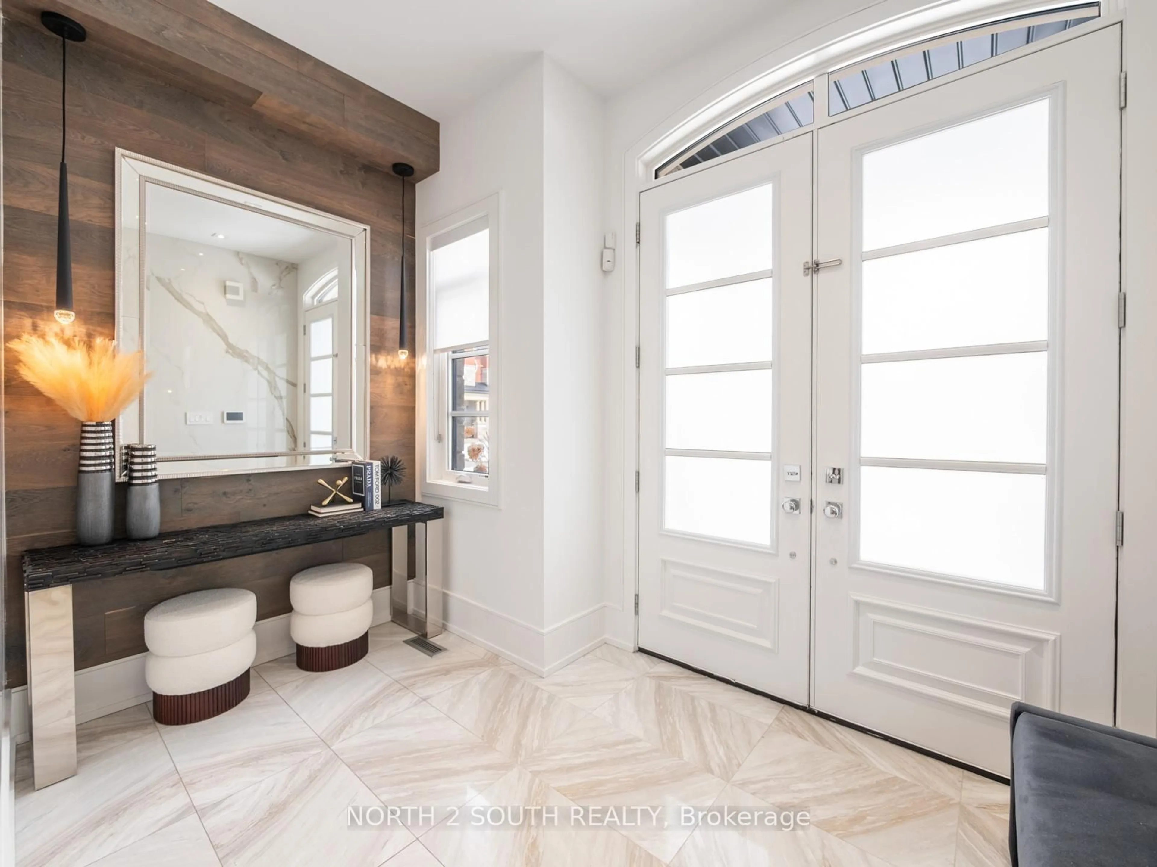 Indoor entryway for 36 Kylemount Crt, Vaughan Ontario L4J 0J4