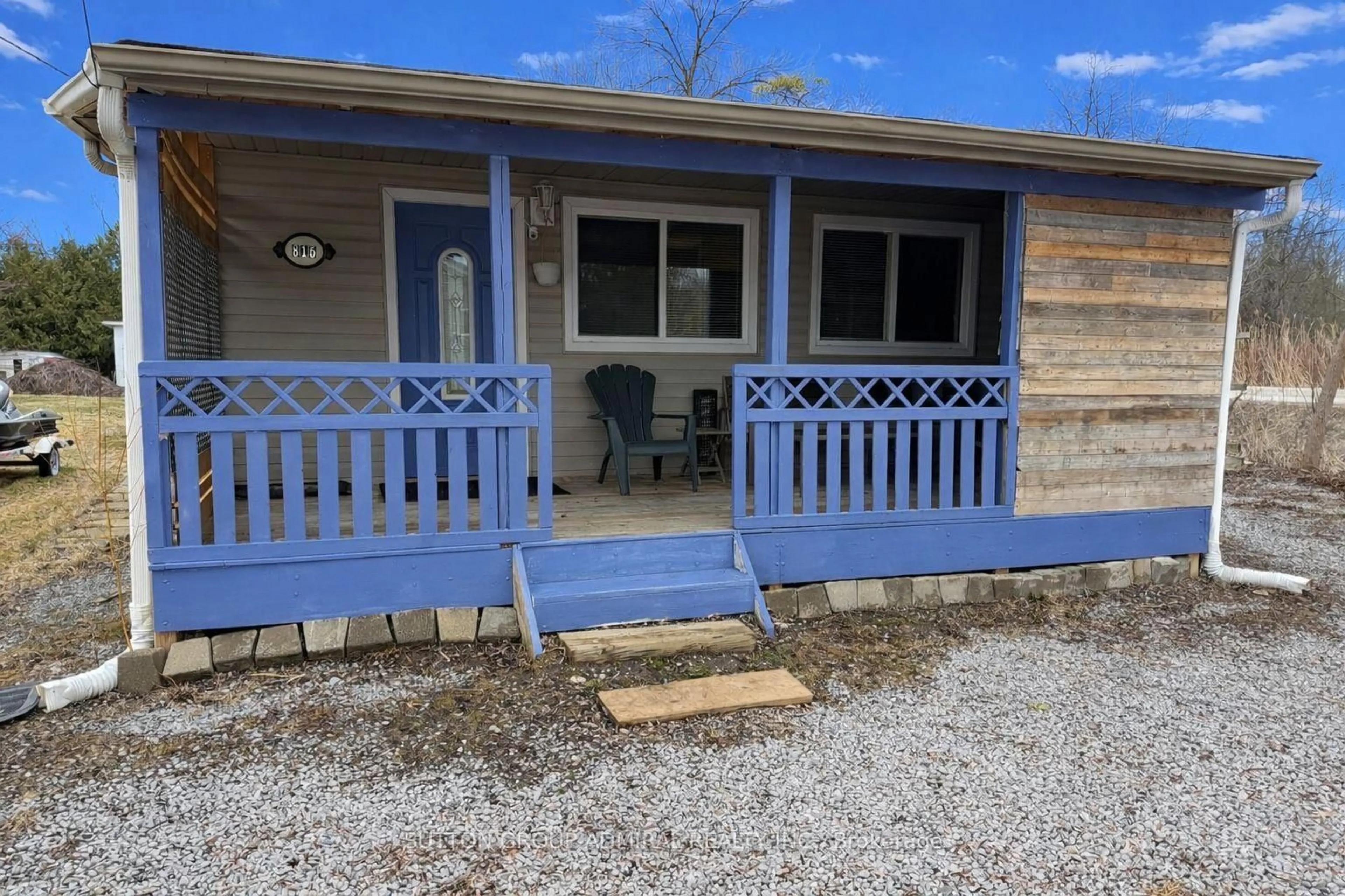 Patio, unknown for 815 Lagoon Dr, Georgina Ontario L0E 1S0