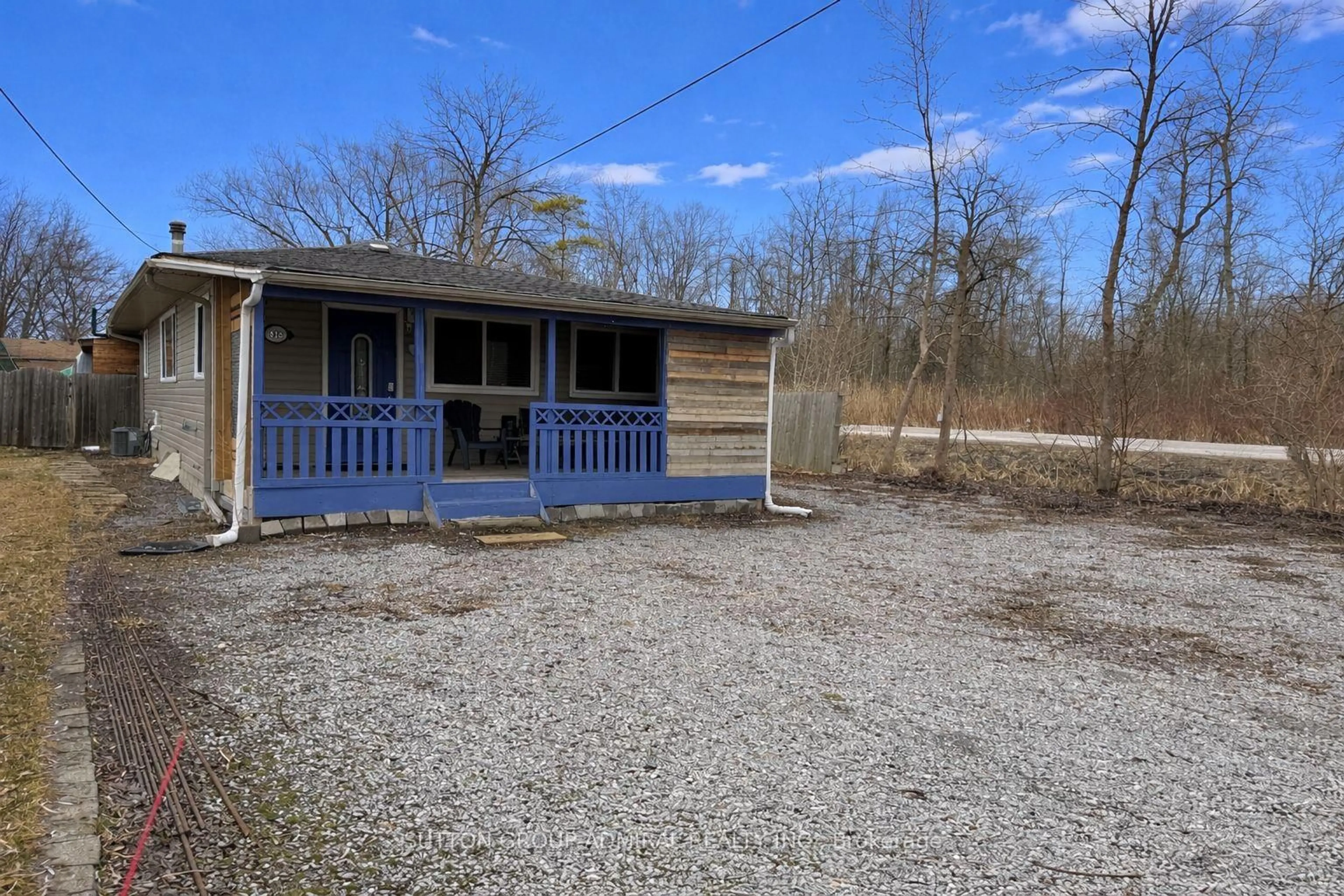 A pic from outside/outdoor area/front of a property/back of a property/a pic from drone, unknown for 815 Lagoon Dr, Georgina Ontario L0E 1S0