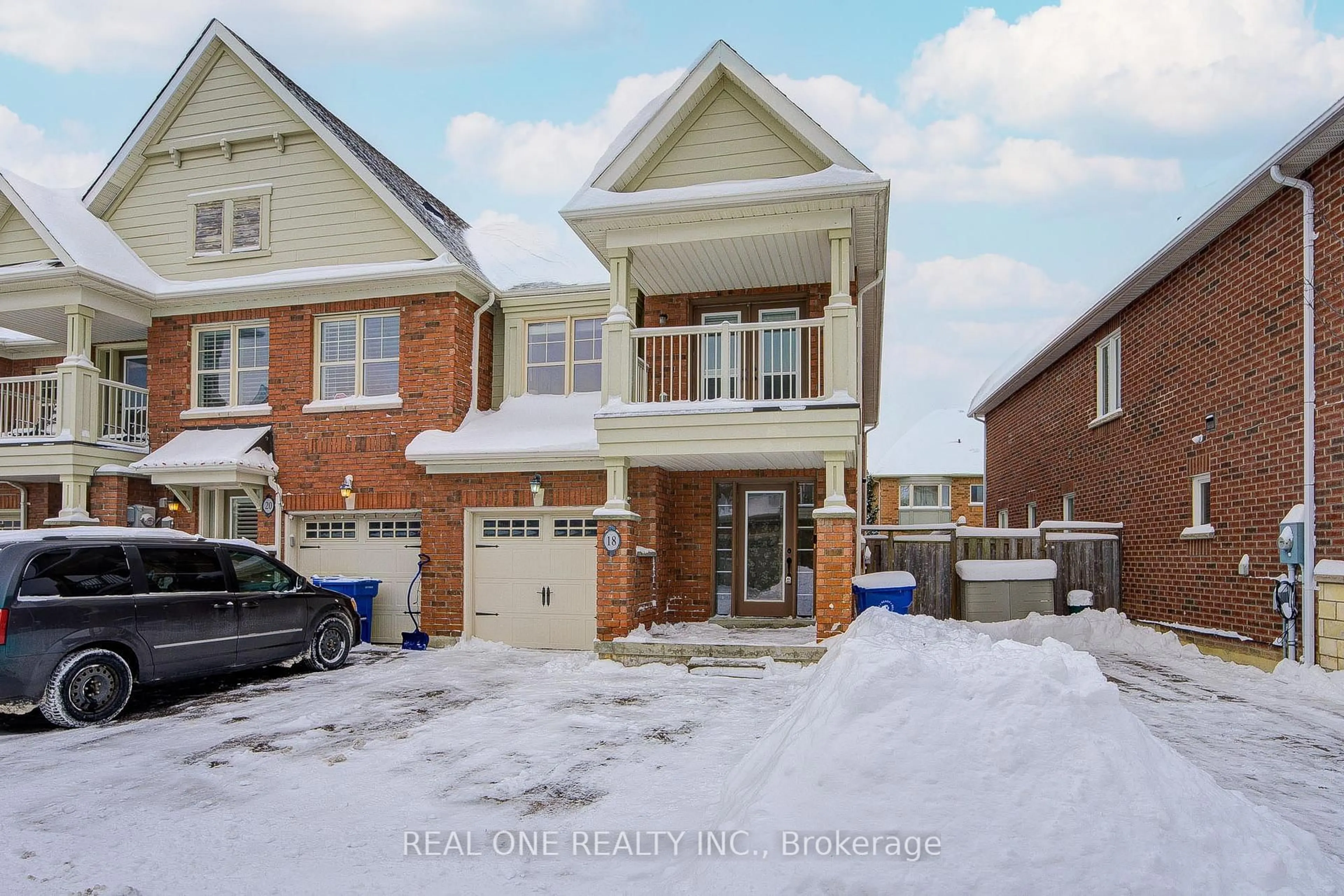 Home with brick exterior material, street for 18 Latitude Lane, Whitchurch-Stouffville Ontario L4A 0T1