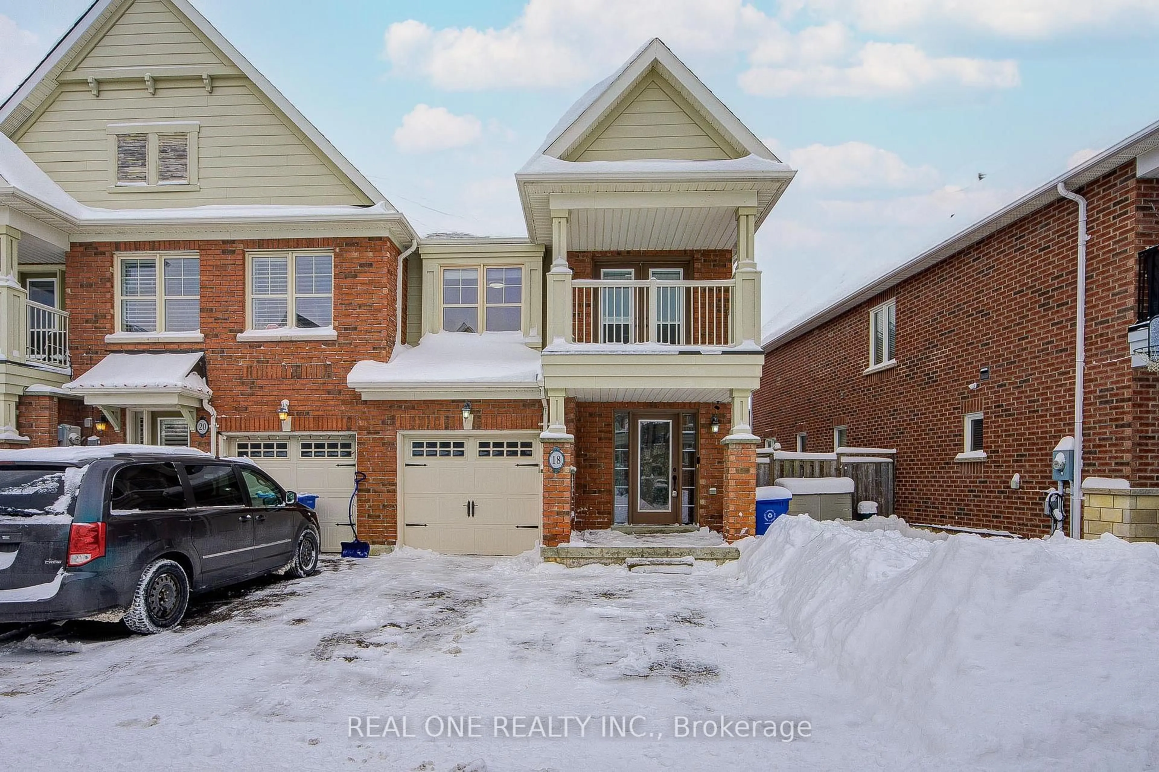 Home with brick exterior material, street for 18 Latitude Lane, Whitchurch-Stouffville Ontario L4A 0T1