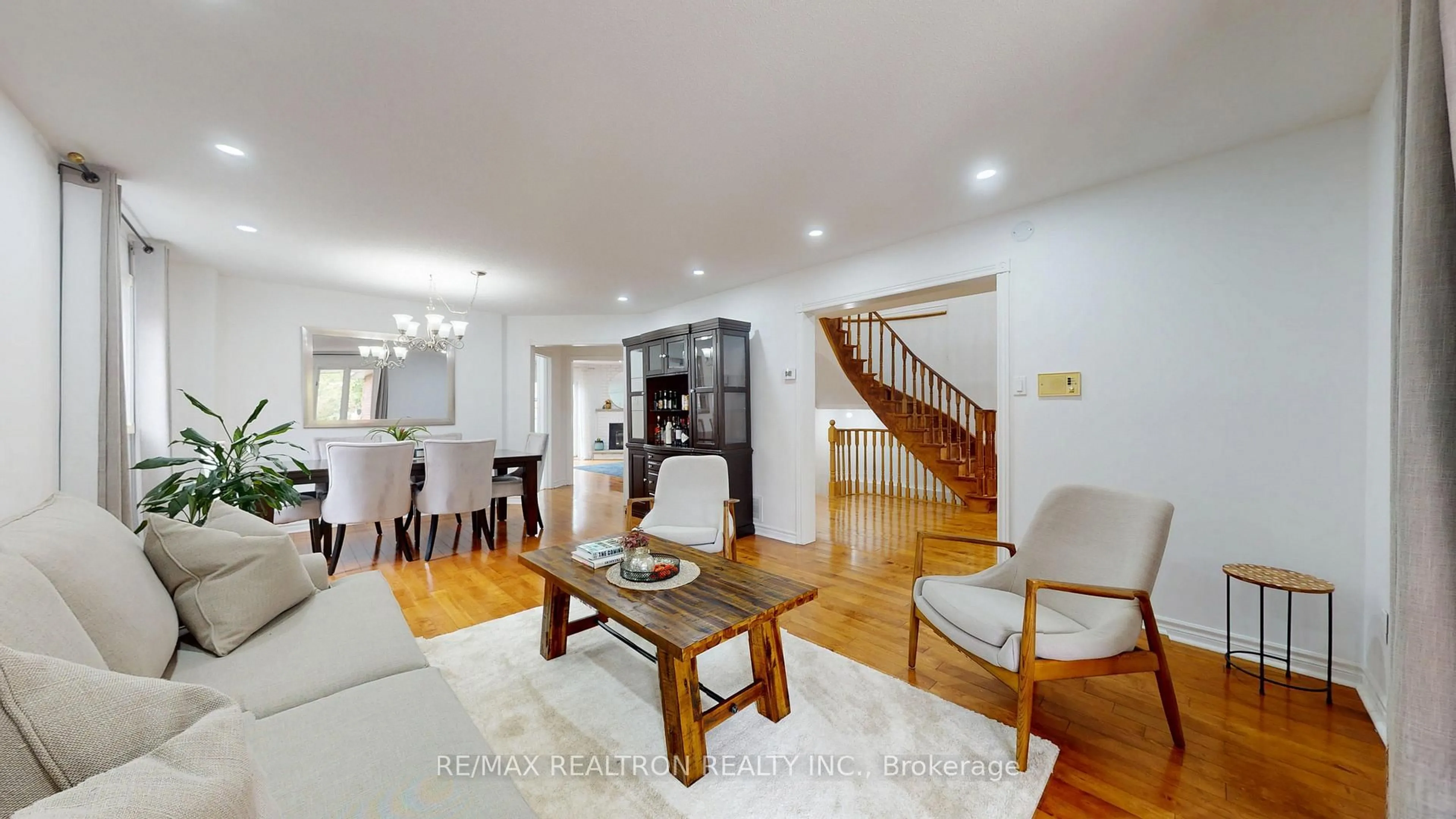 Dining room, wood/laminate floor for 8 Muster Cres, Markham Ontario L3R 9G5