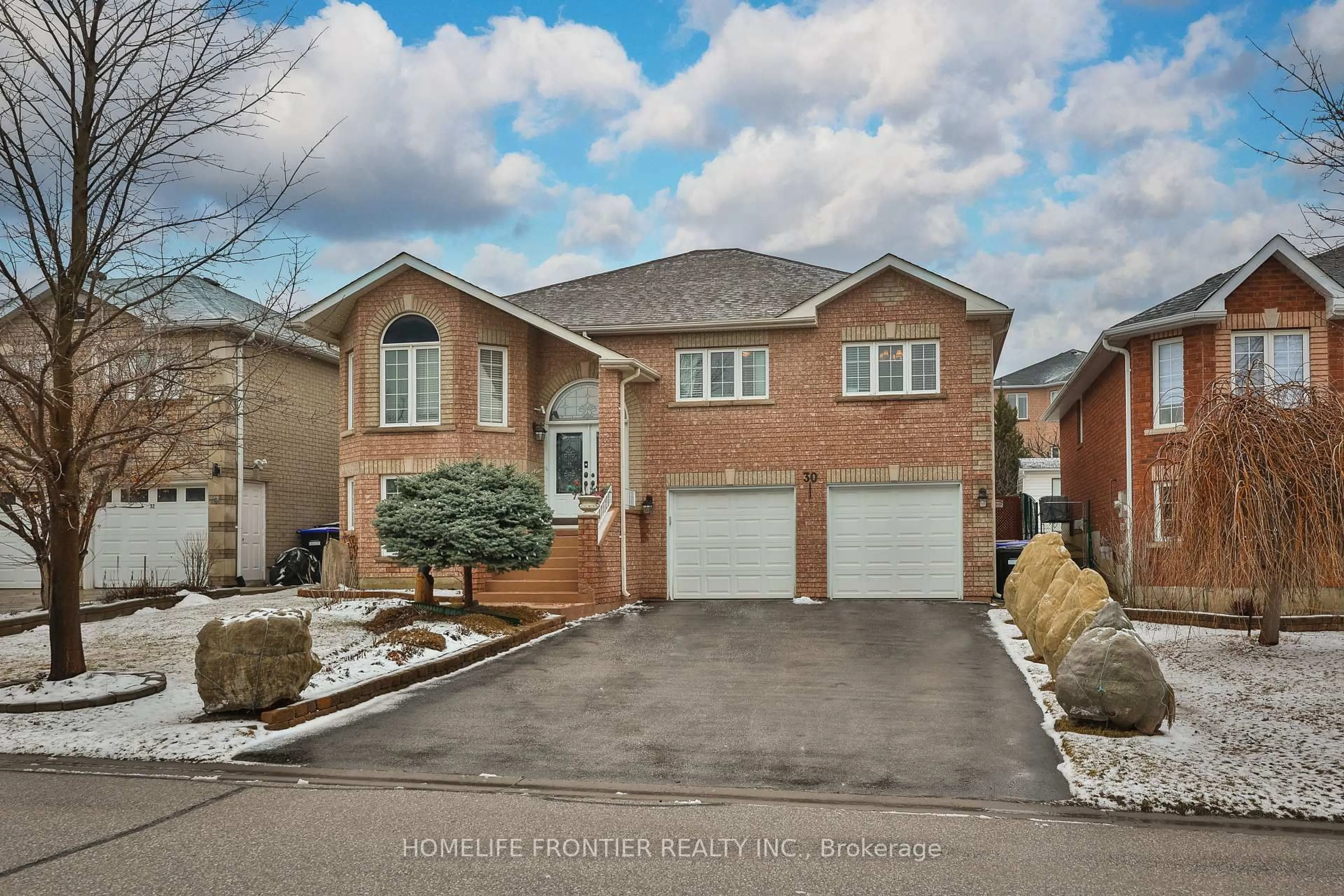 Home with brick exterior material, street for 30 Saint Ave, Bradford West Gwillimbury Ontario L3Z 3E6