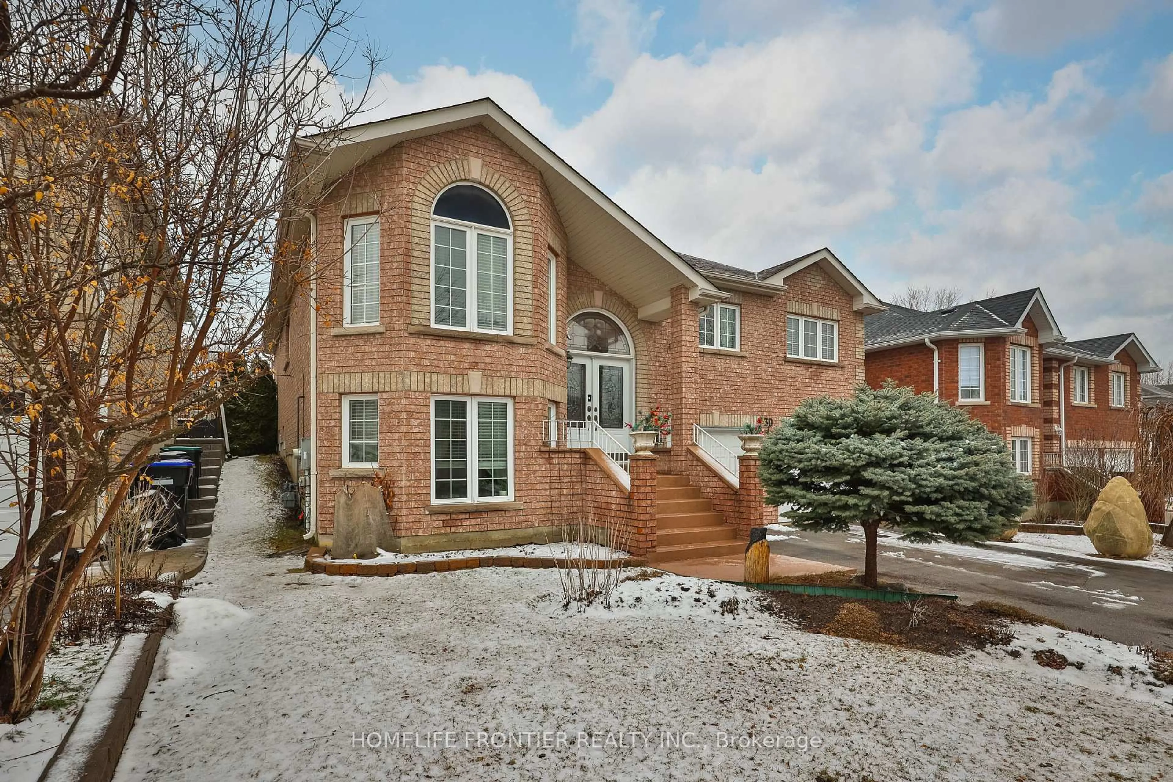 Home with brick exterior material, street for 30 Saint Ave, Bradford West Gwillimbury Ontario L3Z 3E6