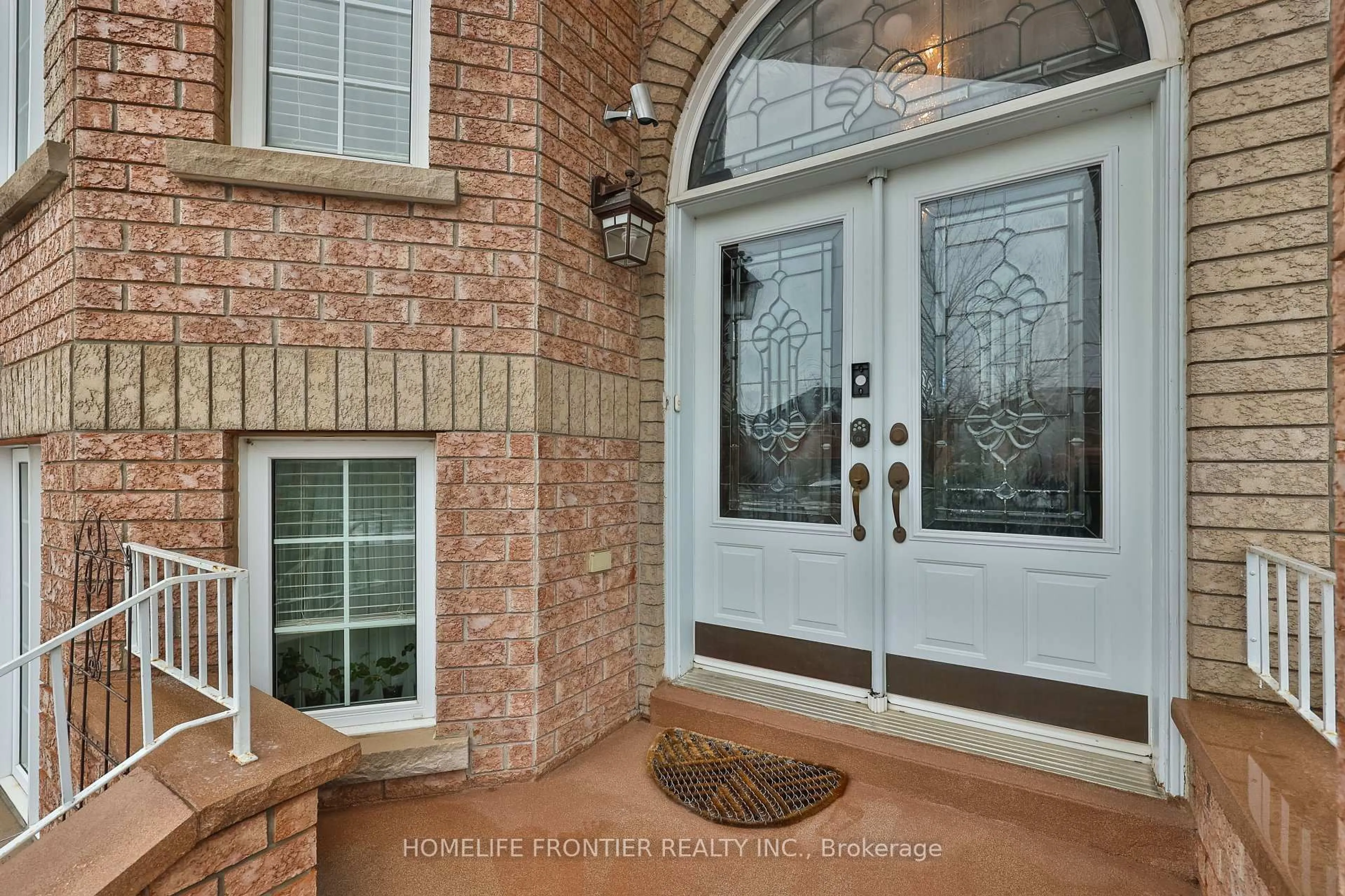 Indoor entryway for 30 Saint Ave, Bradford West Gwillimbury Ontario L3Z 3E6