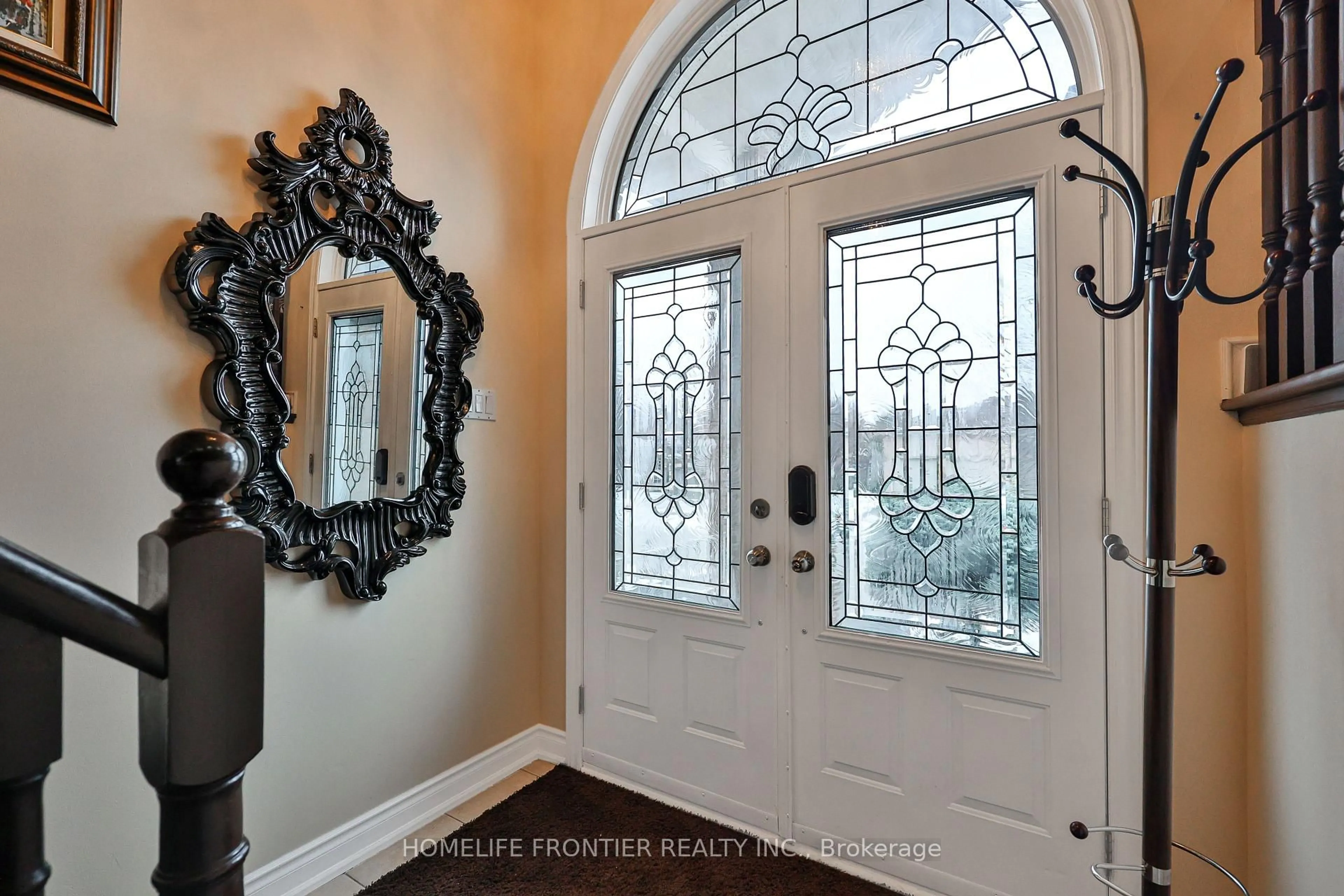 Indoor entryway for 30 Saint Ave, Bradford West Gwillimbury Ontario L3Z 3E6