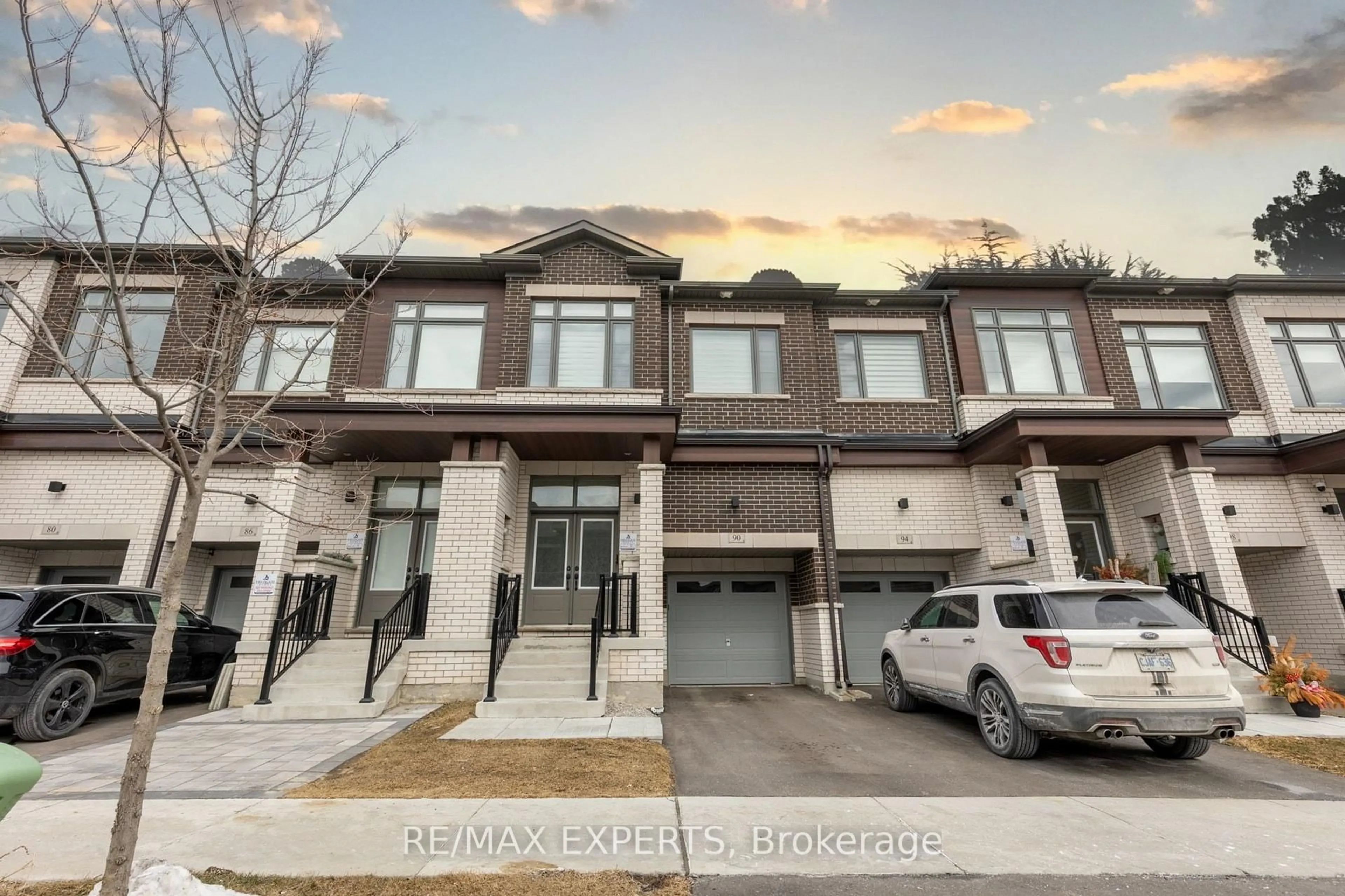 A pic from outside/outdoor area/front of a property/back of a property/a pic from drone, street for 90 Singhampton Rd, Vaughan Ontario L4H 5J6