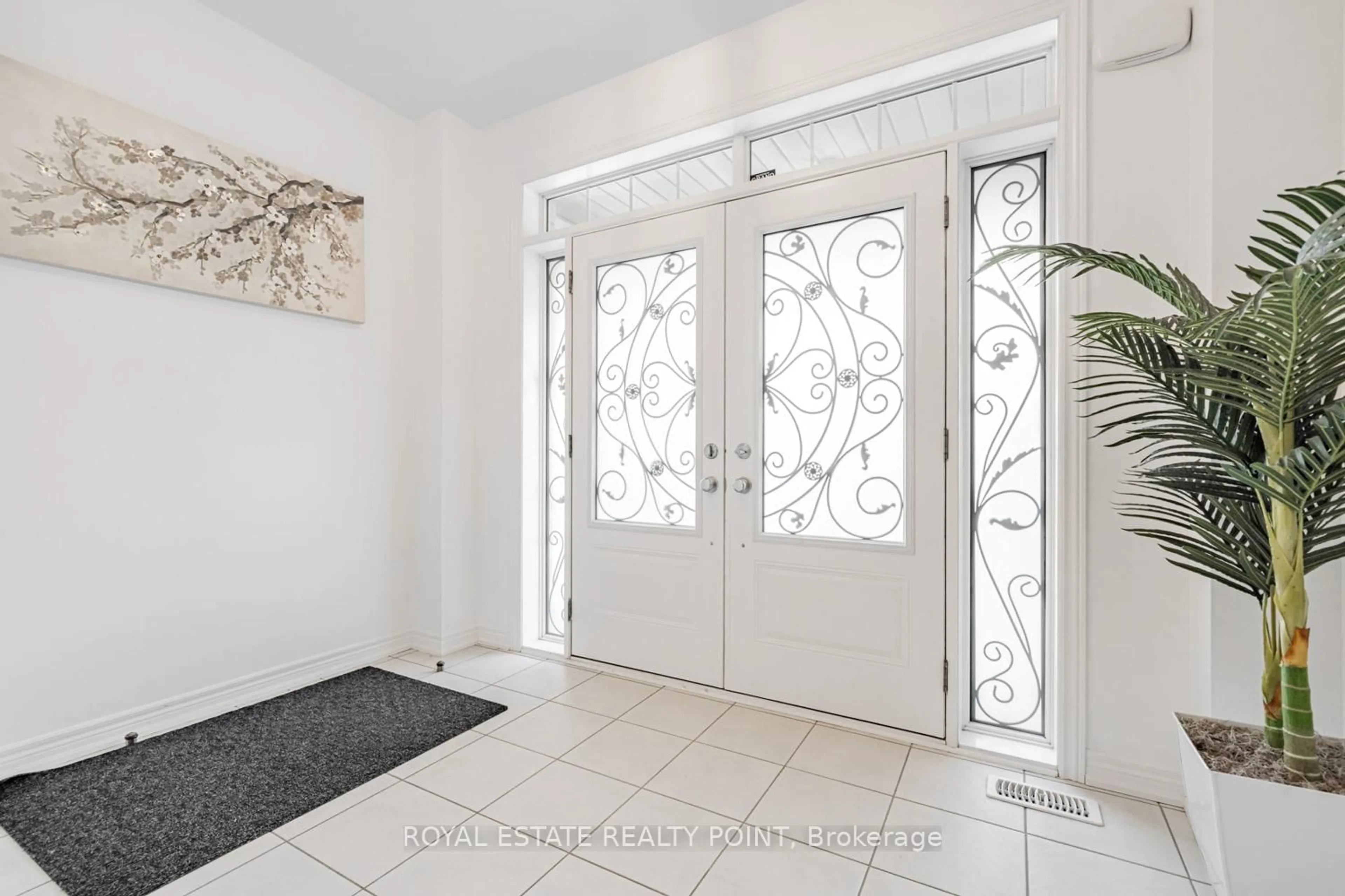 Indoor entryway for 44 Headwind Blvd, Vaughan Ontario L4H 3R9