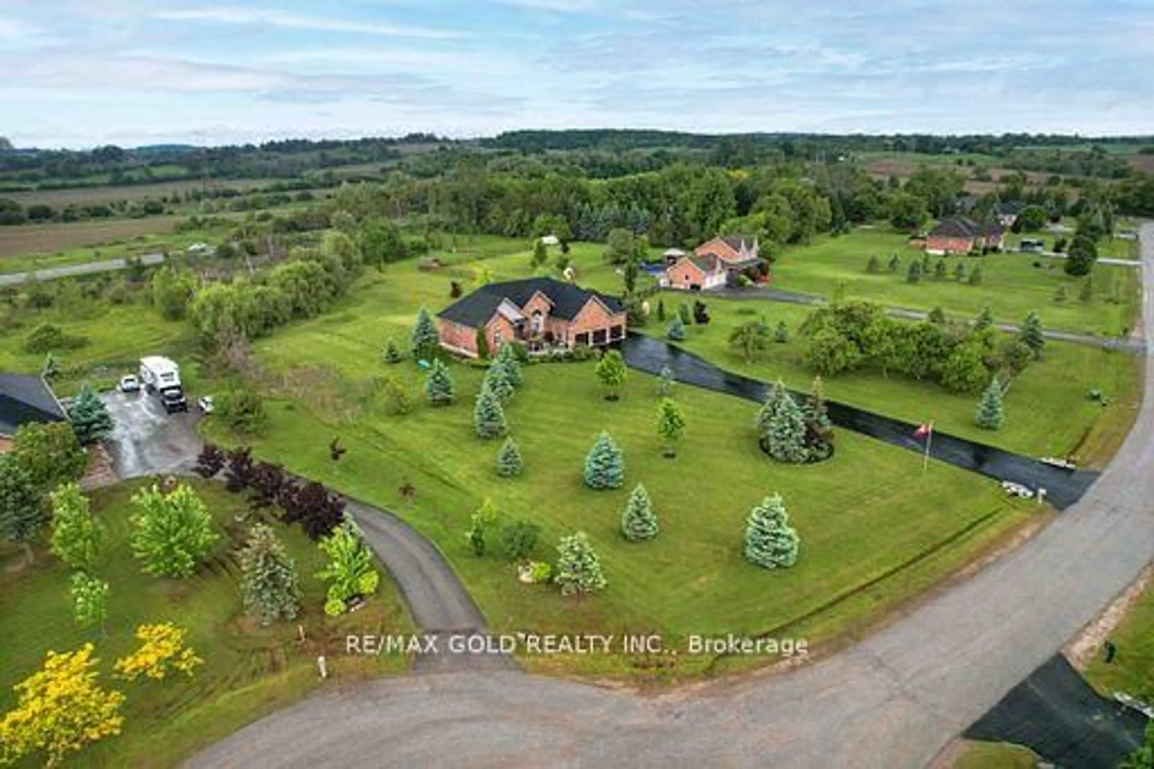 A pic from outside/outdoor area/front of a property/back of a property/a pic from drone, unknown for 9 Apple Valley Lane, Adjala-Tosorontio Ontario L0M 1J0