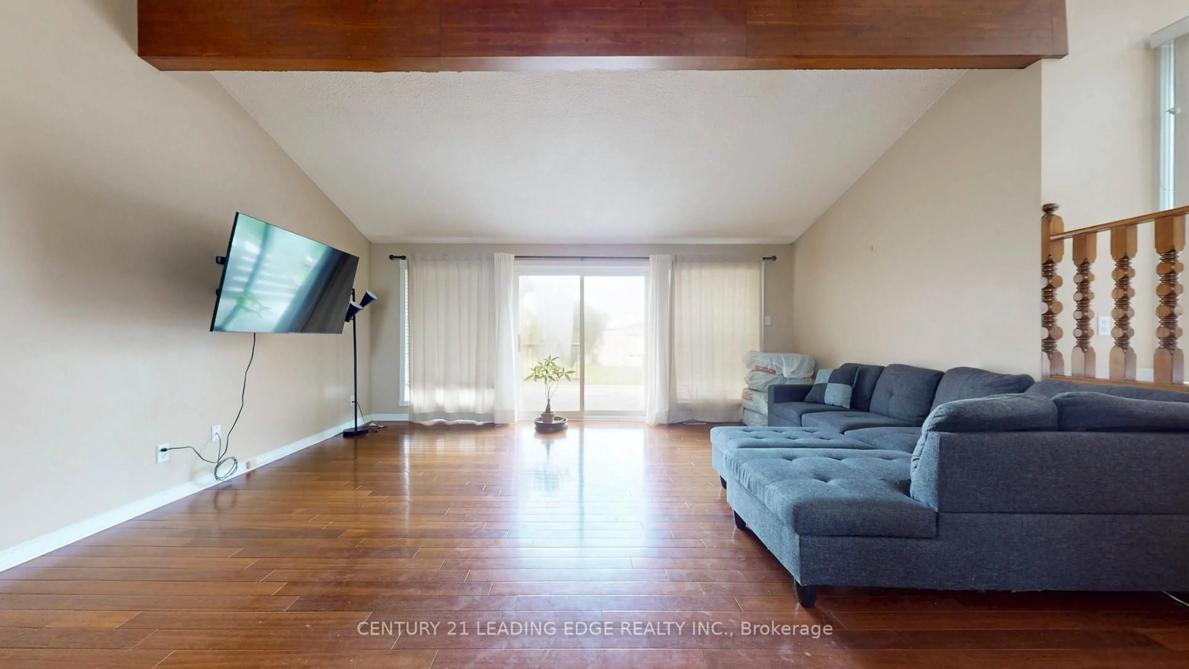 Living room with furniture, wood/laminate floor for 4884 2nd Line, New Tecumseth Ontario L0G 1T0