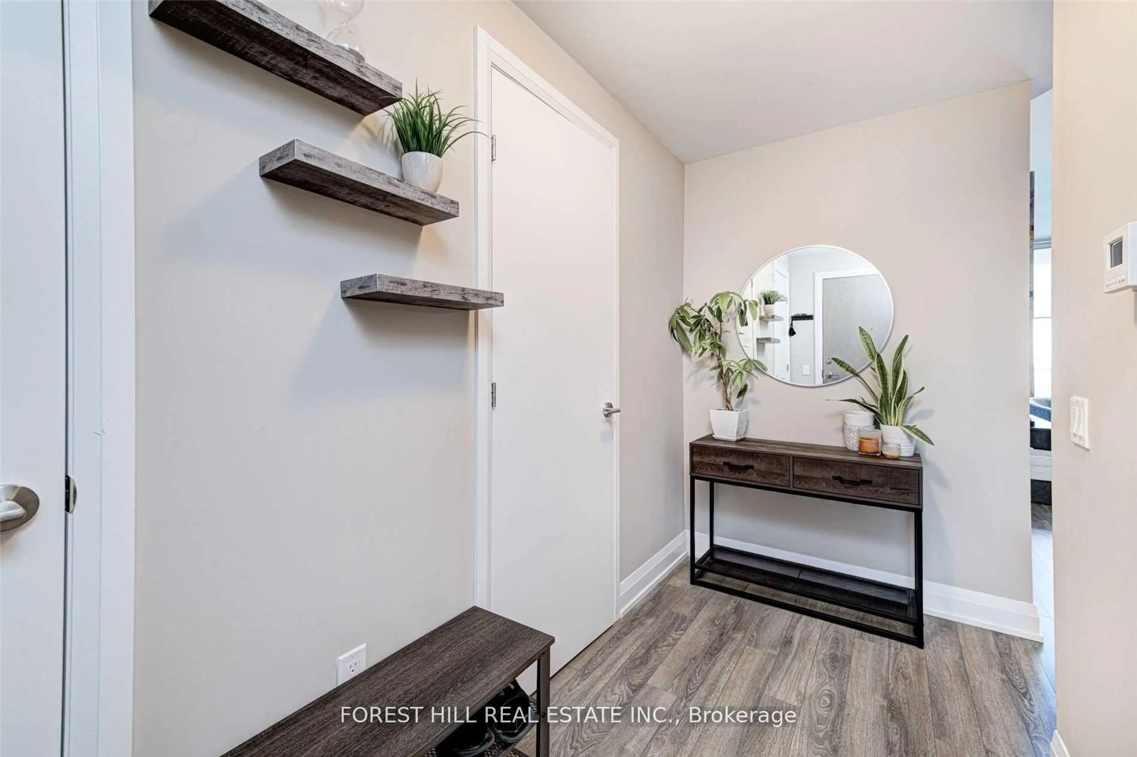 Indoor entryway for 4800 Highway 7 #420, Vaughan Ontario L4L 1H8