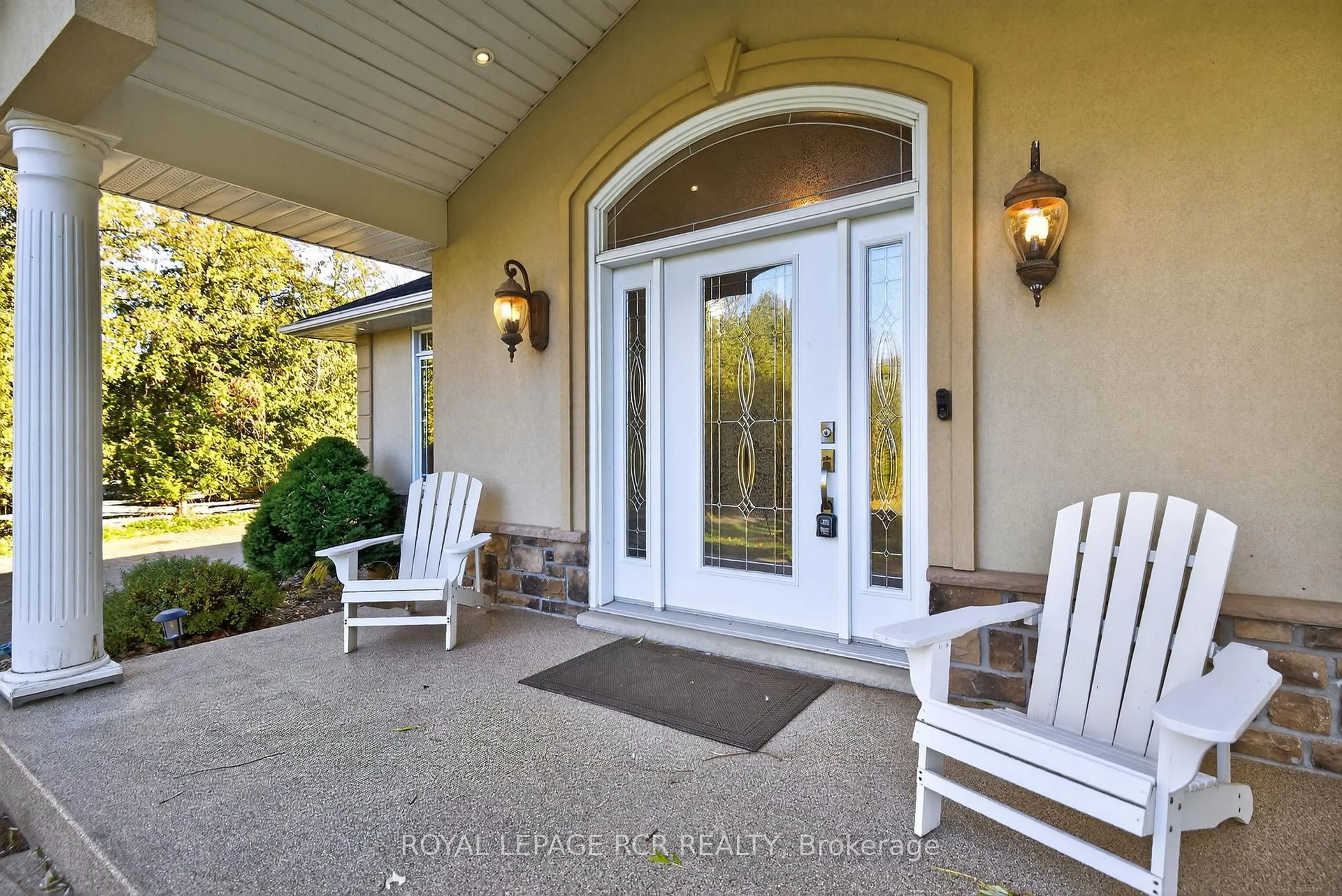 Indoor entryway for 181 Queen St, New Tecumseth Ontario L0G 1W0