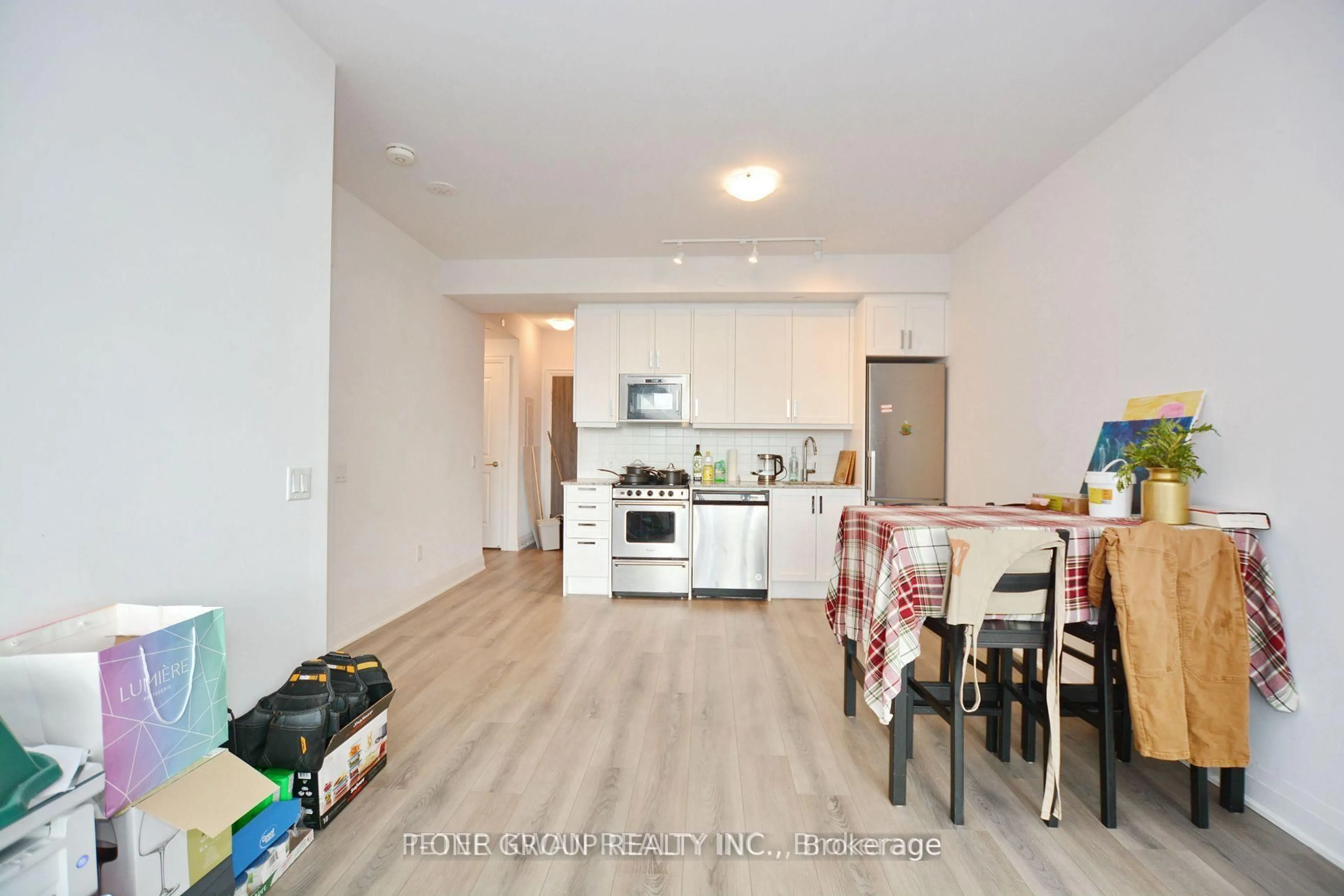 Standard kitchen, unknown for 10 Gatineau Dr #407, Vaughan Ontario L4J 0L2