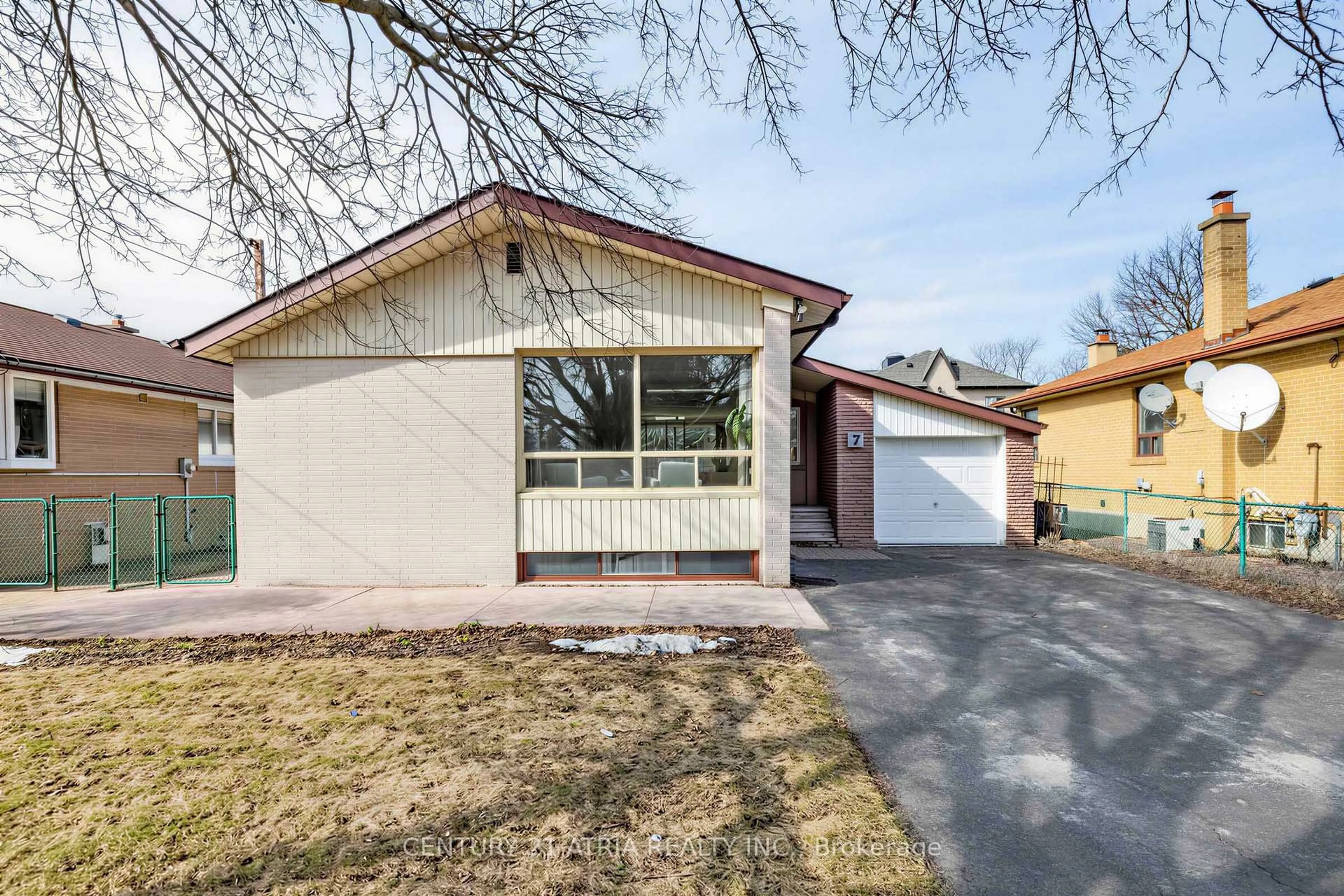 Home with brick exterior material, street for 7 Rockport Cres, Richmond Hill Ontario L4C 2L5