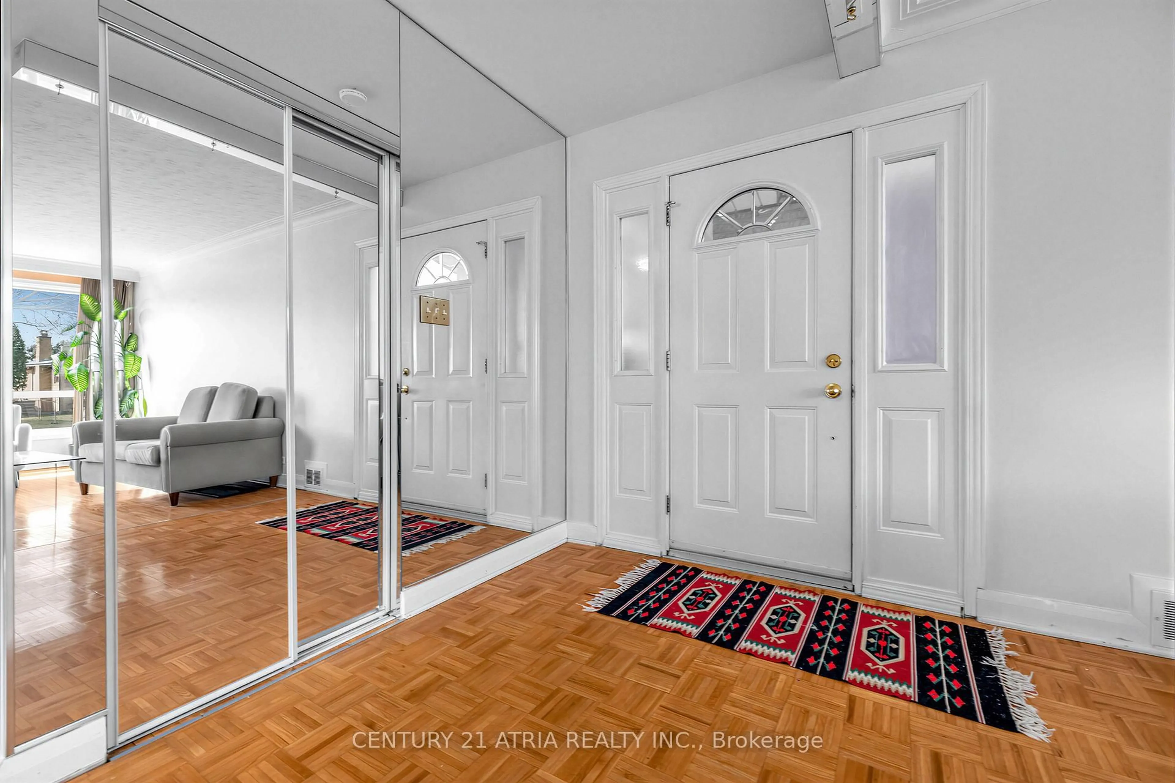Indoor entryway for 7 Rockport Cres, Richmond Hill Ontario L4C 2L5