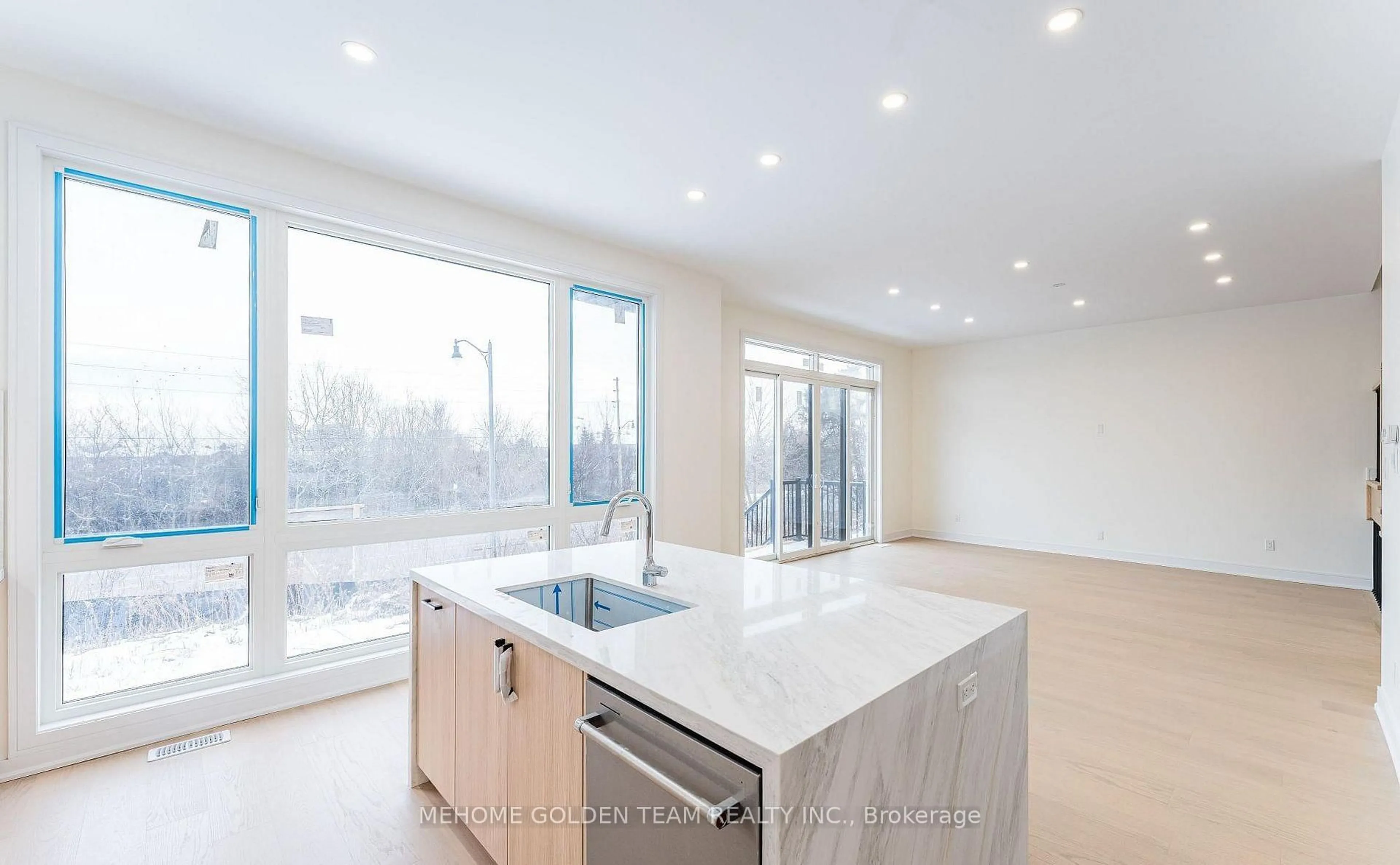 Open concept kitchen, unknown for 85 Post Oak Dr, Richmond Hill Ontario L4E 4G9