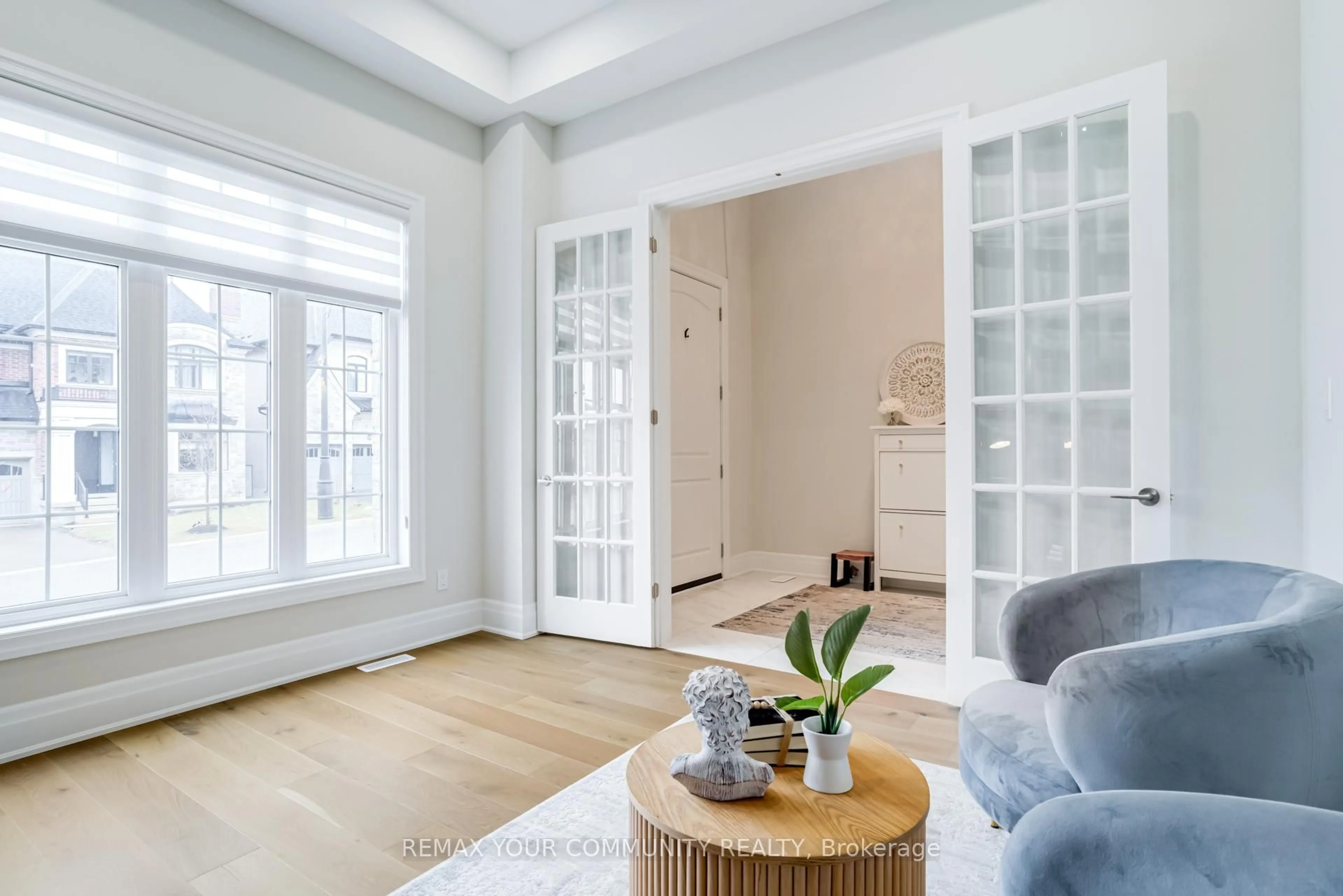 Indoor entryway for 9 Casavant Crt, Vaughan Ontario L6A 5A5