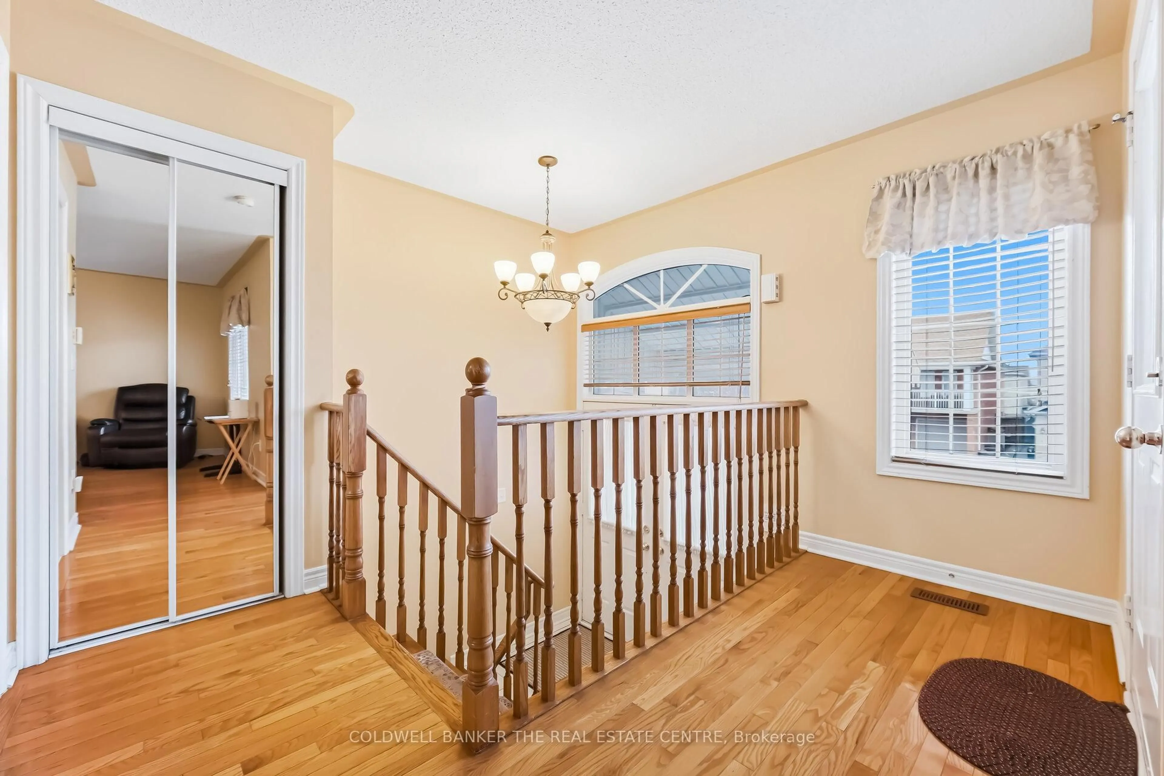 Indoor foyer for 67 Macbride Cres, Vaughan Ontario L6A 3R3
