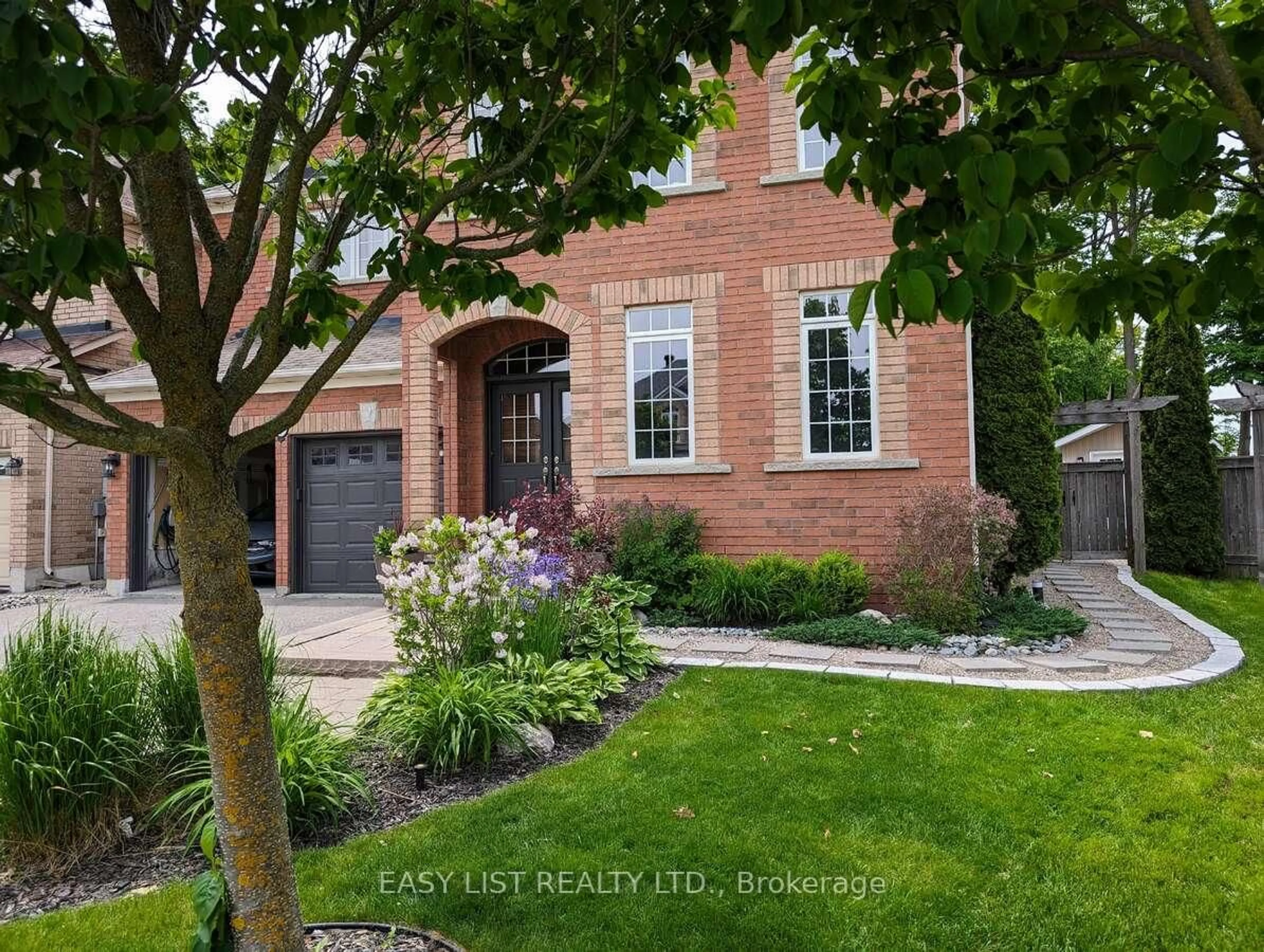 Home with brick exterior material, street for 374 Dowson Loop, Newmarket Ontario L3X 3G3