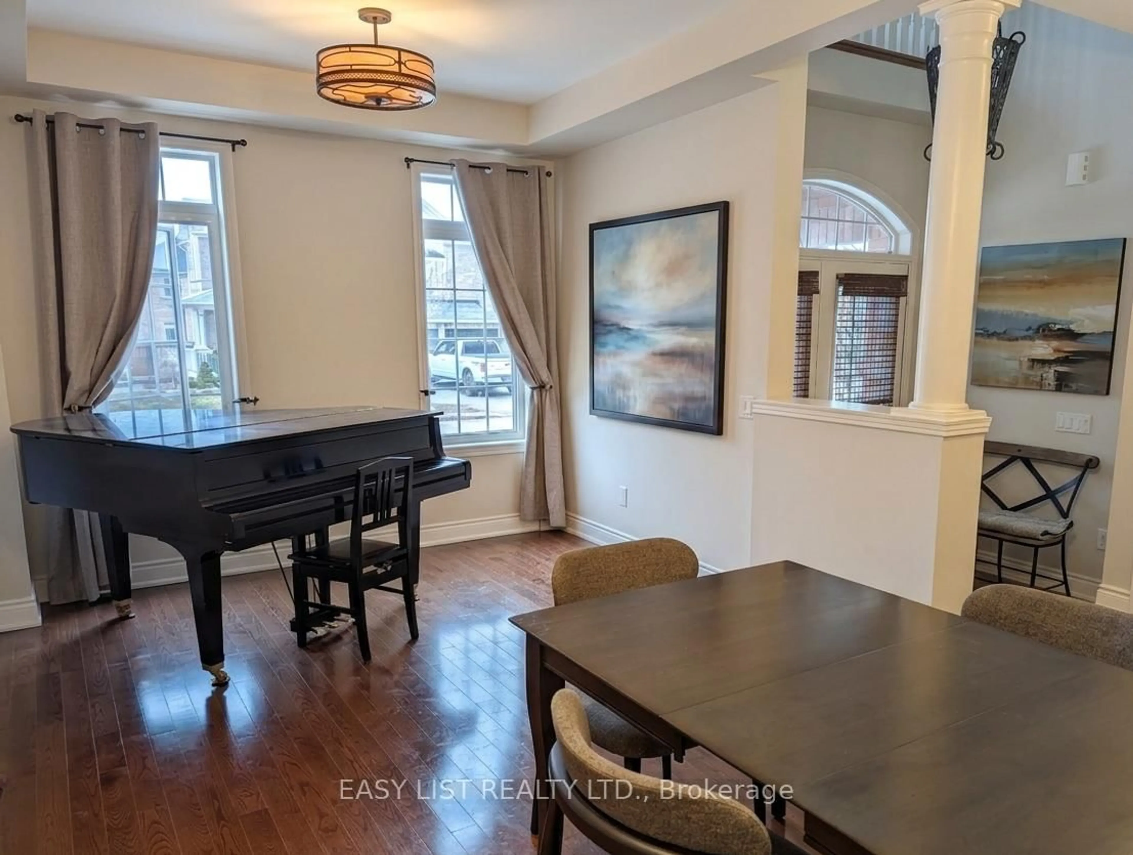 Dining room, wood/laminate floor for 374 Dowson Loop, Newmarket Ontario L3X 3G3