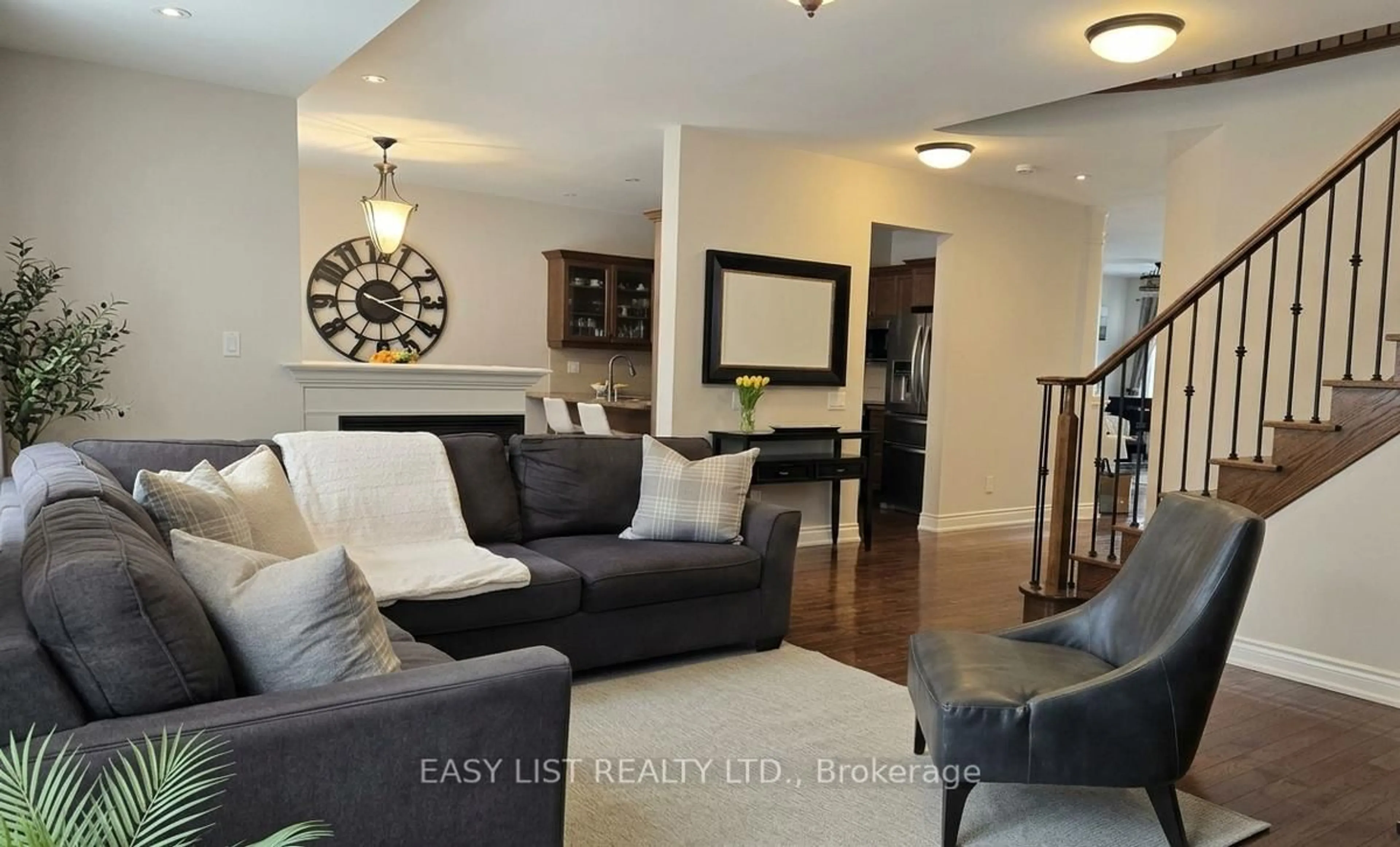 Living room with furniture, unknown for 374 Dowson Loop, Newmarket Ontario L3X 3G3