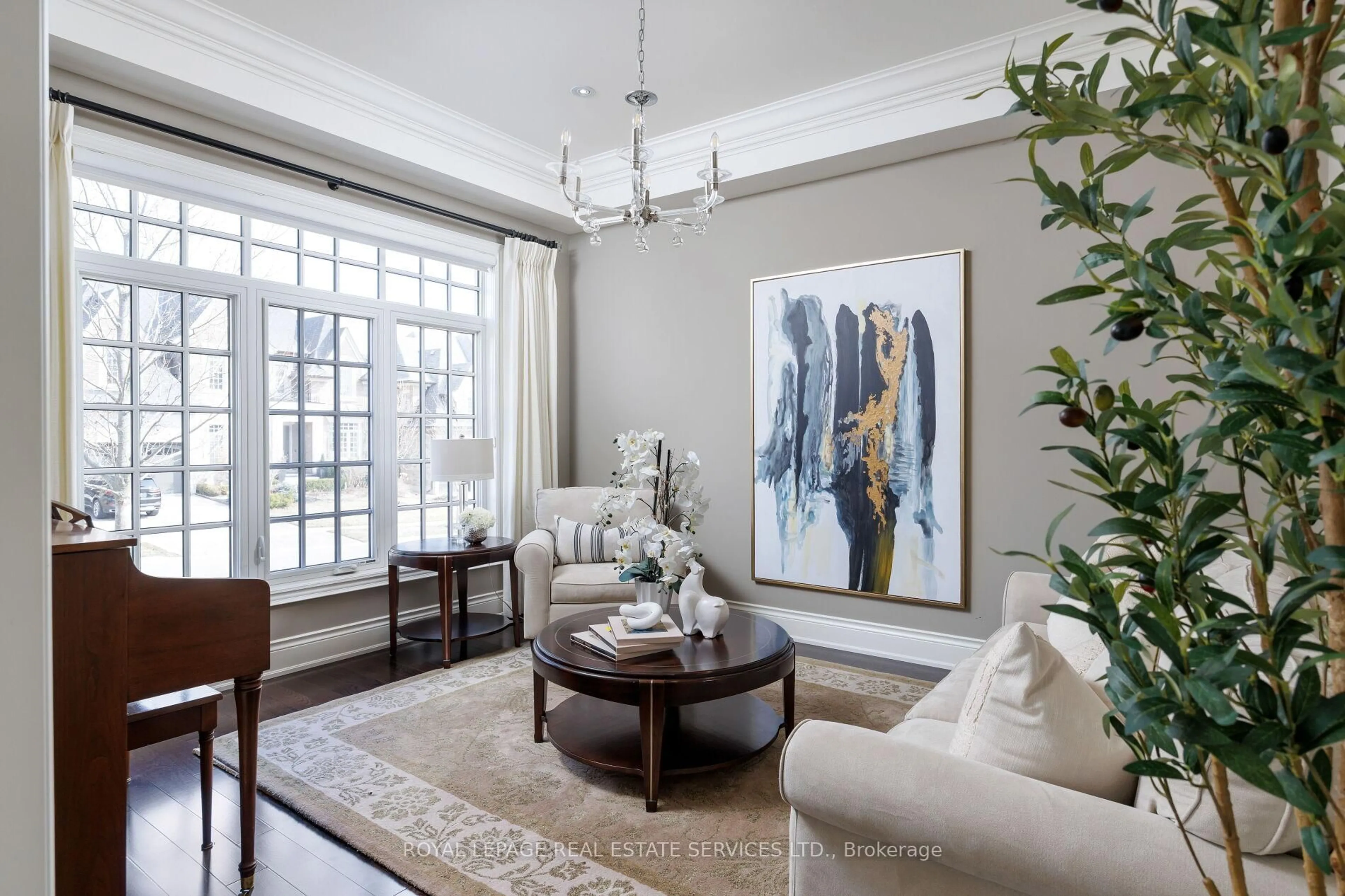 Living room with furniture, unknown for 68 Annsleywood Crt, Vaughan Ontario L4H 4G6