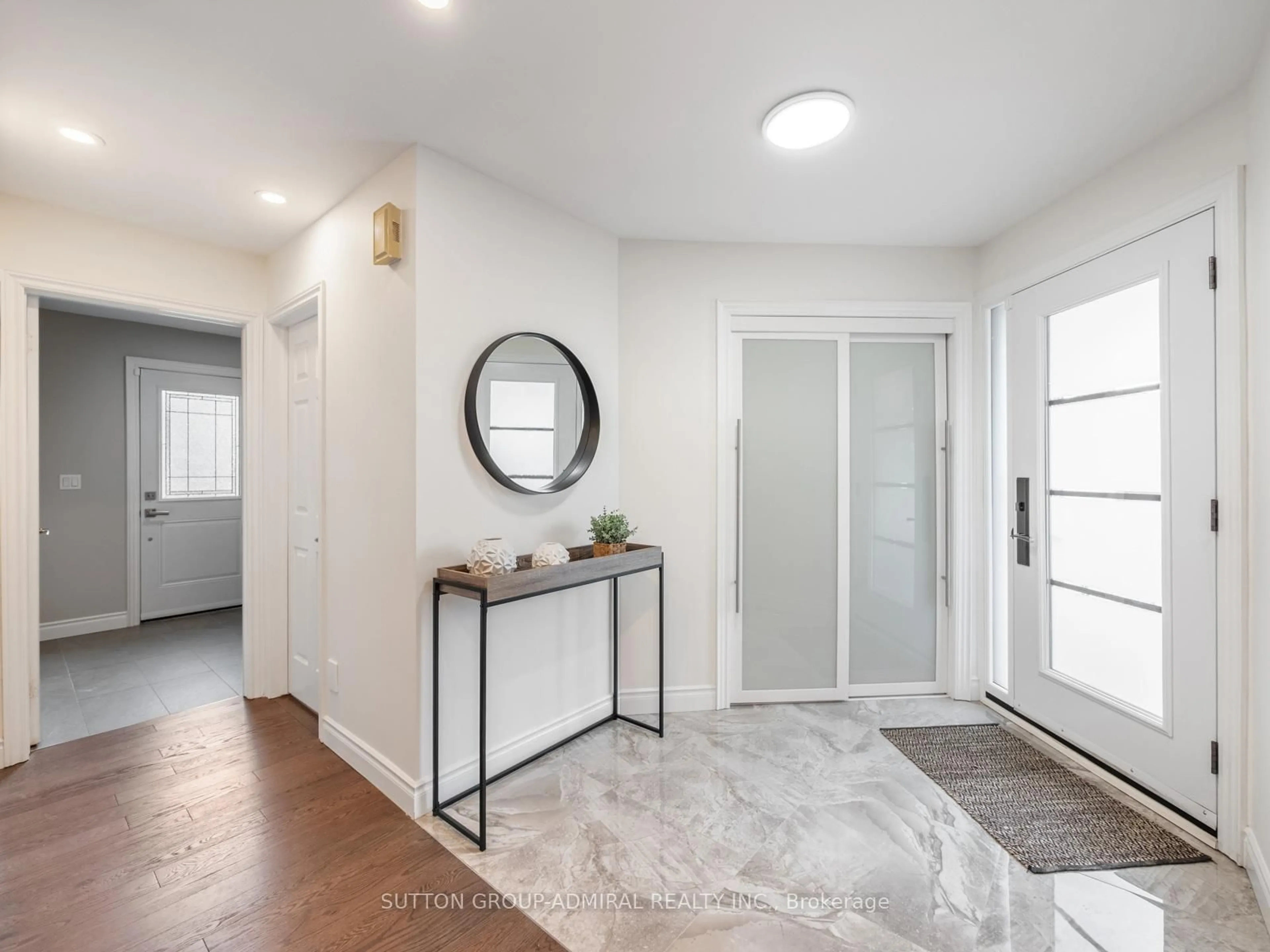 Indoor entryway for 110 Conley St, Vaughan Ontario L4J 2X6