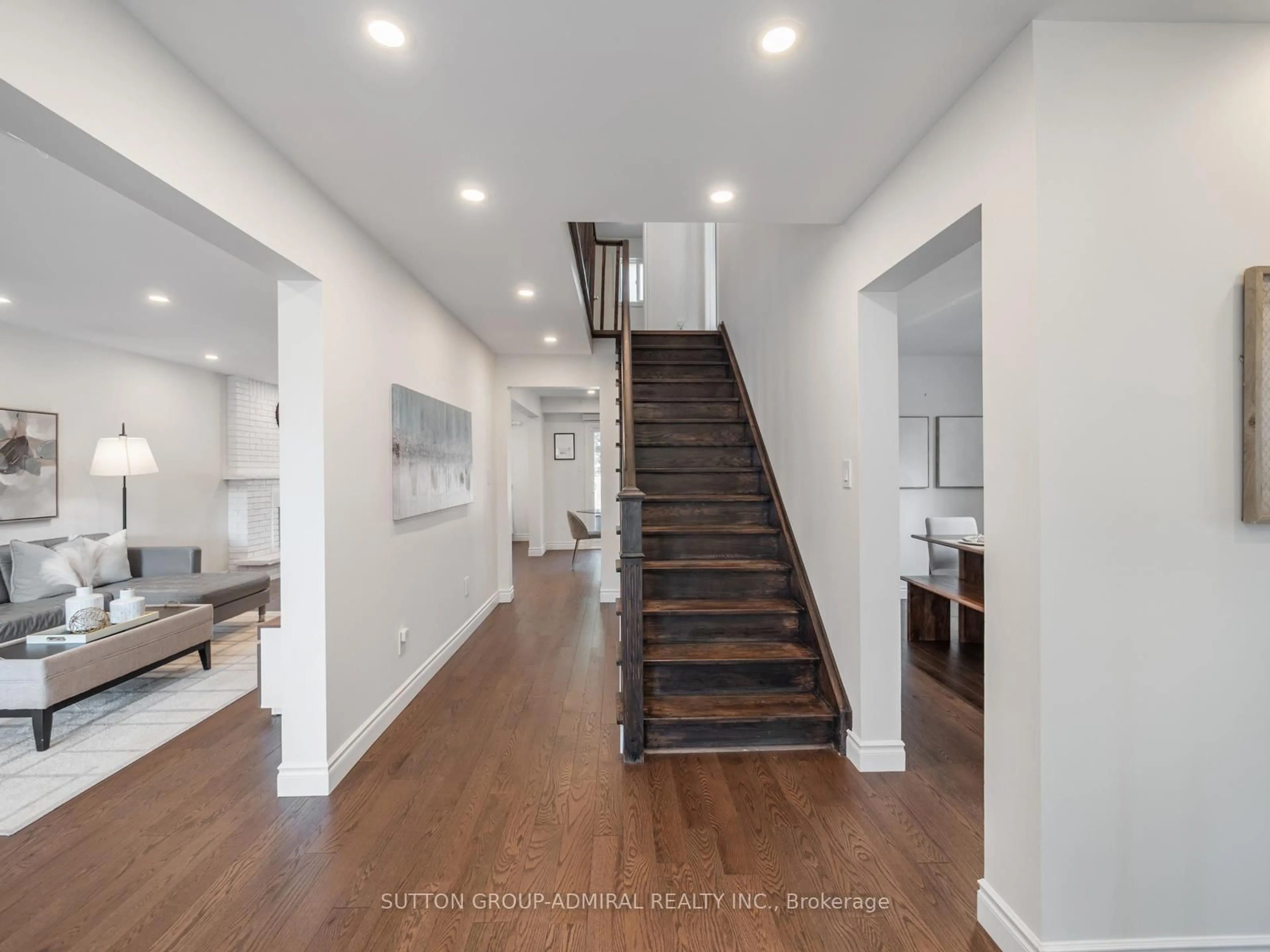 Indoor entryway for 110 Conley St, Vaughan Ontario L4J 2X6