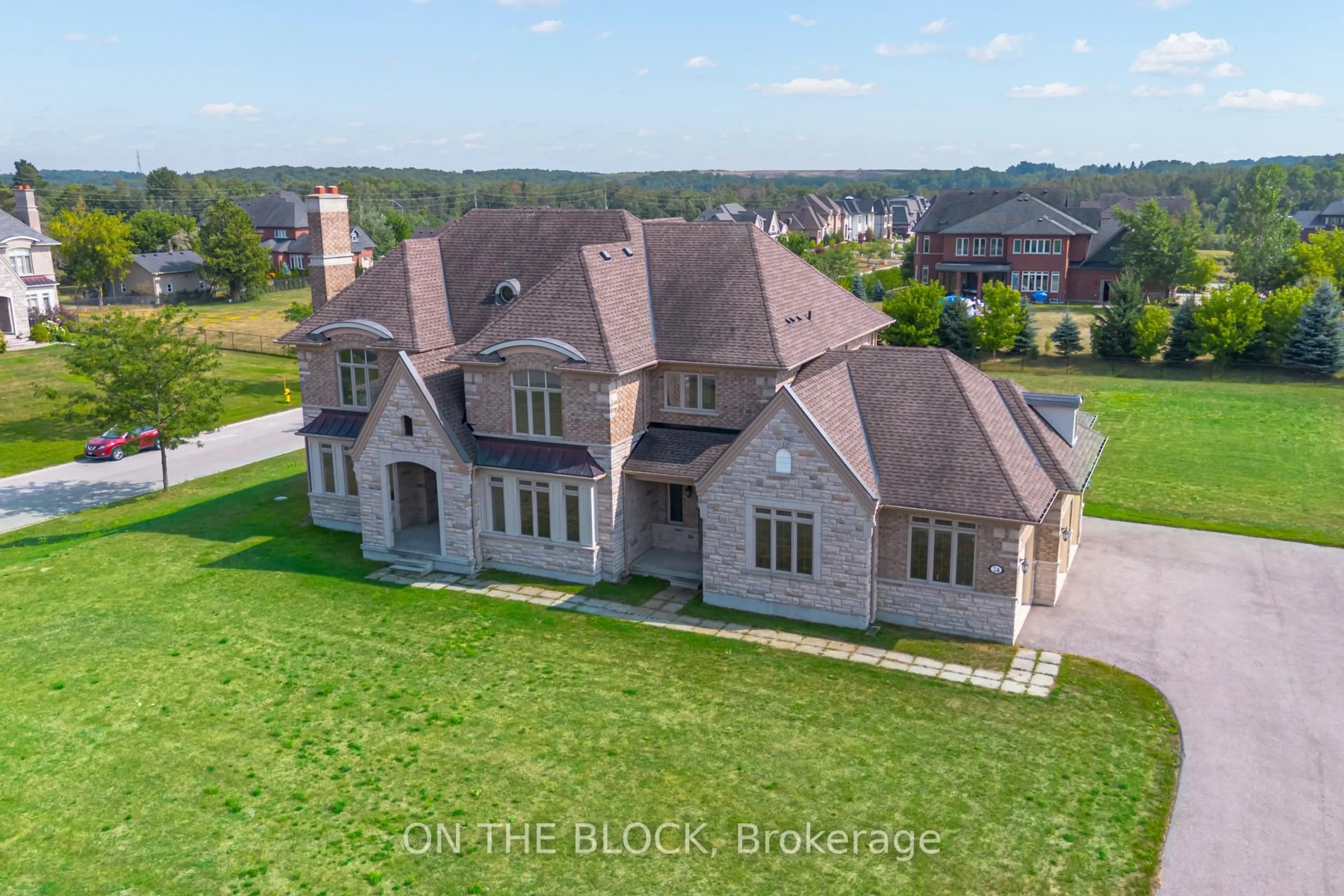 A pic from outside/outdoor area/front of a property/back of a property/a pic from drone, building for 24 Whitewood Dr, Whitchurch-Stouffville Ontario L4A 1R9