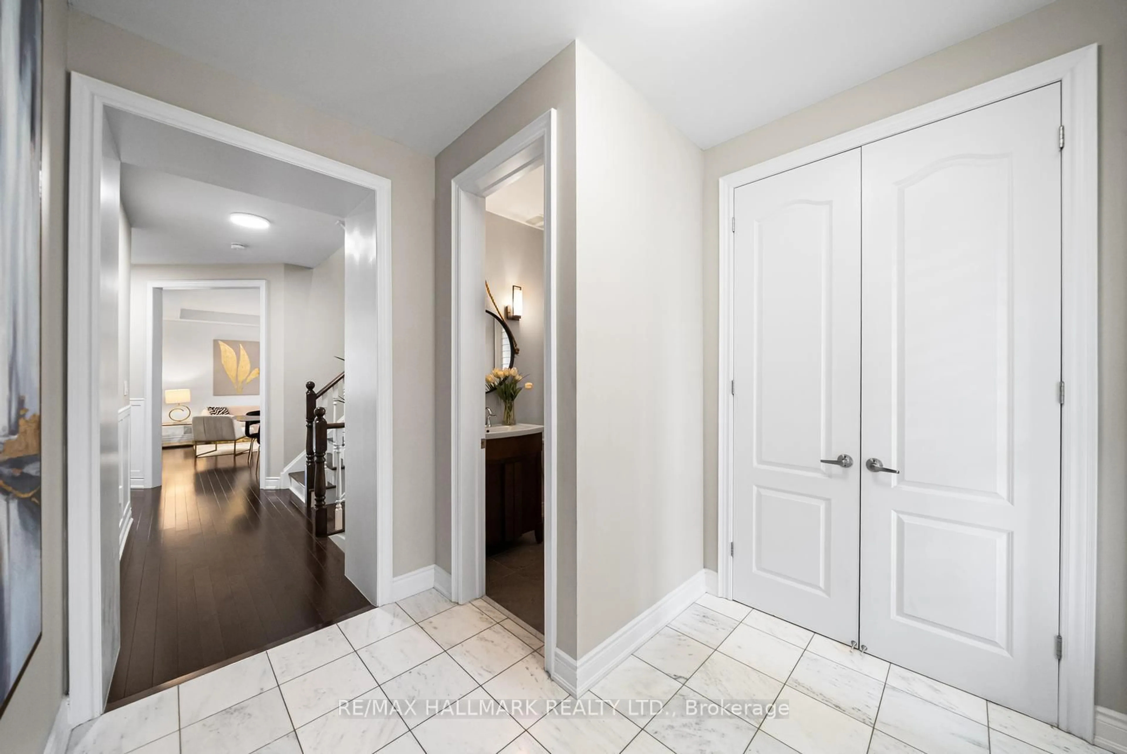 Indoor entryway for 317 Oberfrick Ave, Vaughan Ontario L6A 0R5
