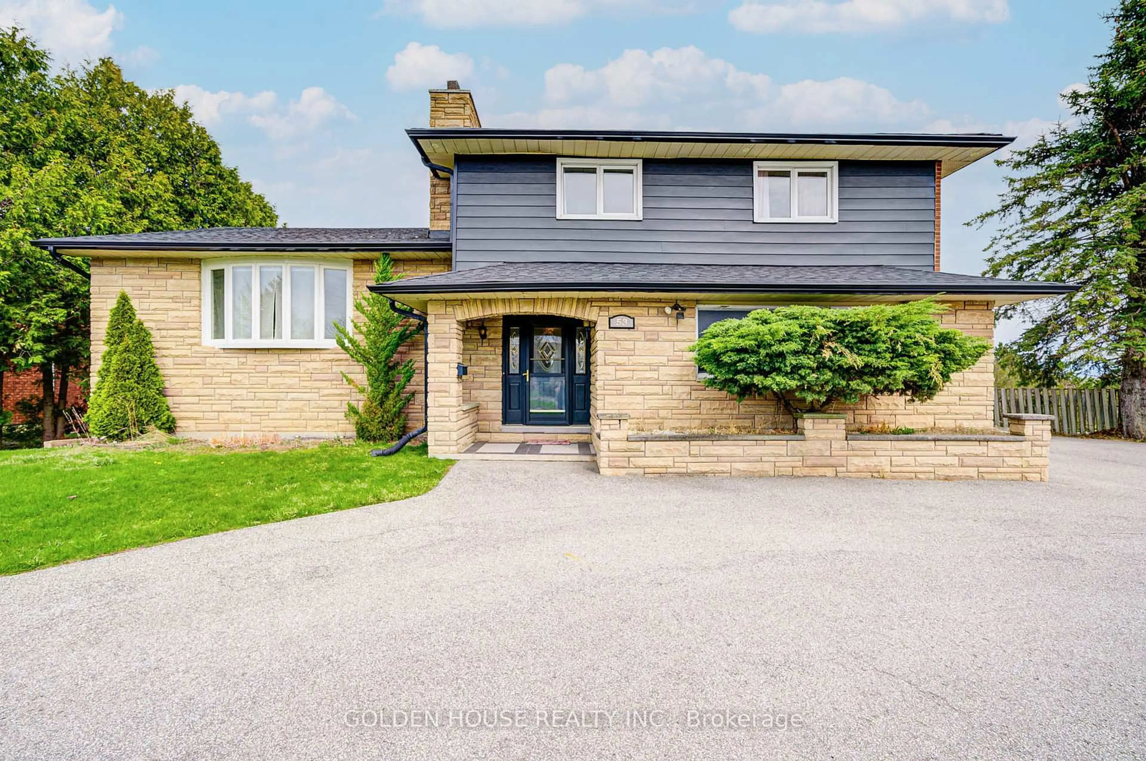 A pic from outside/outdoor area/front of a property/back of a property/a pic from drone, street for 53 West Park Hts, Georgina Ontario L4P 3T9