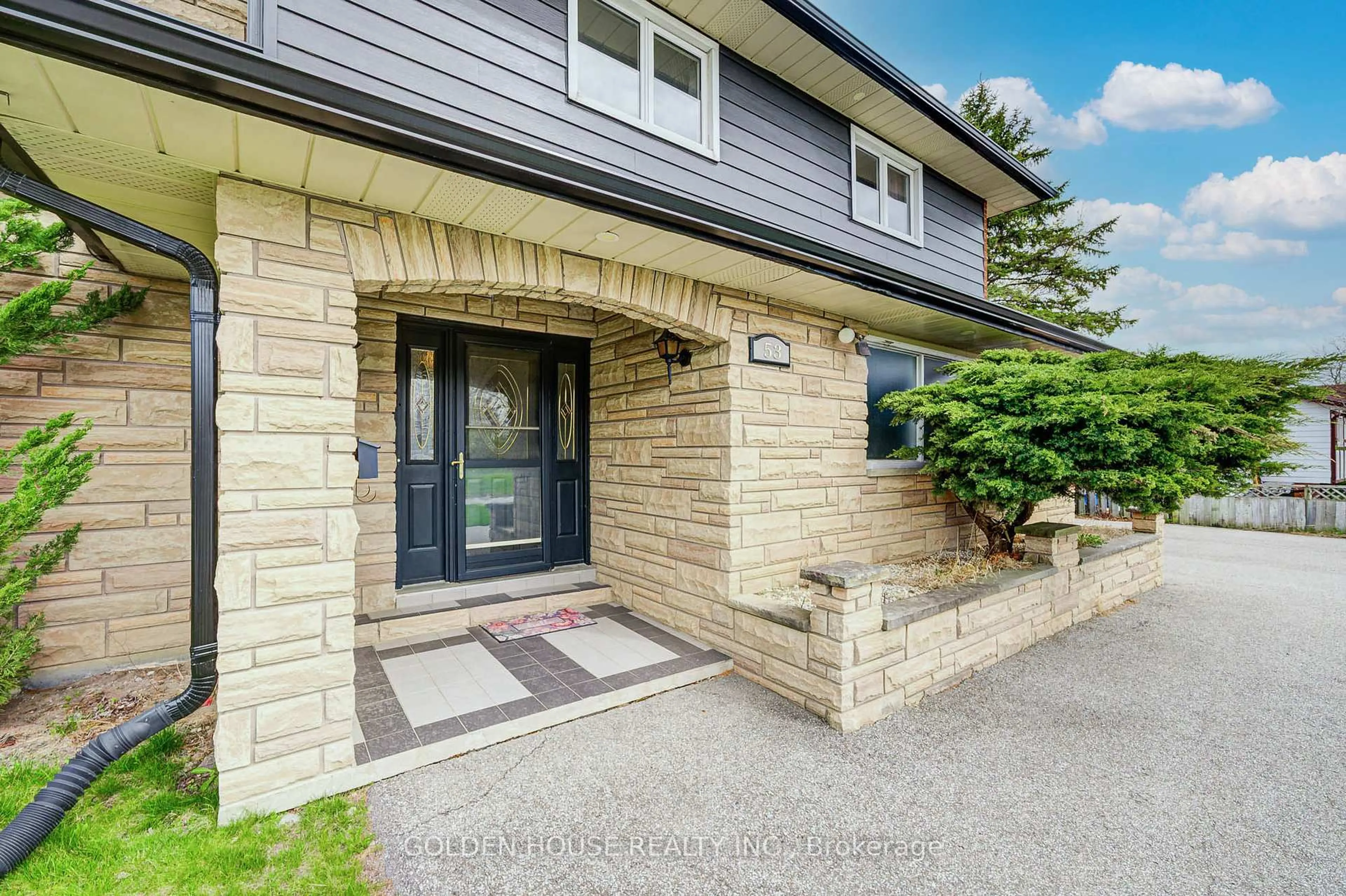 Home with brick exterior material, street for 53 West Park Hts, Georgina Ontario L4P 3T9