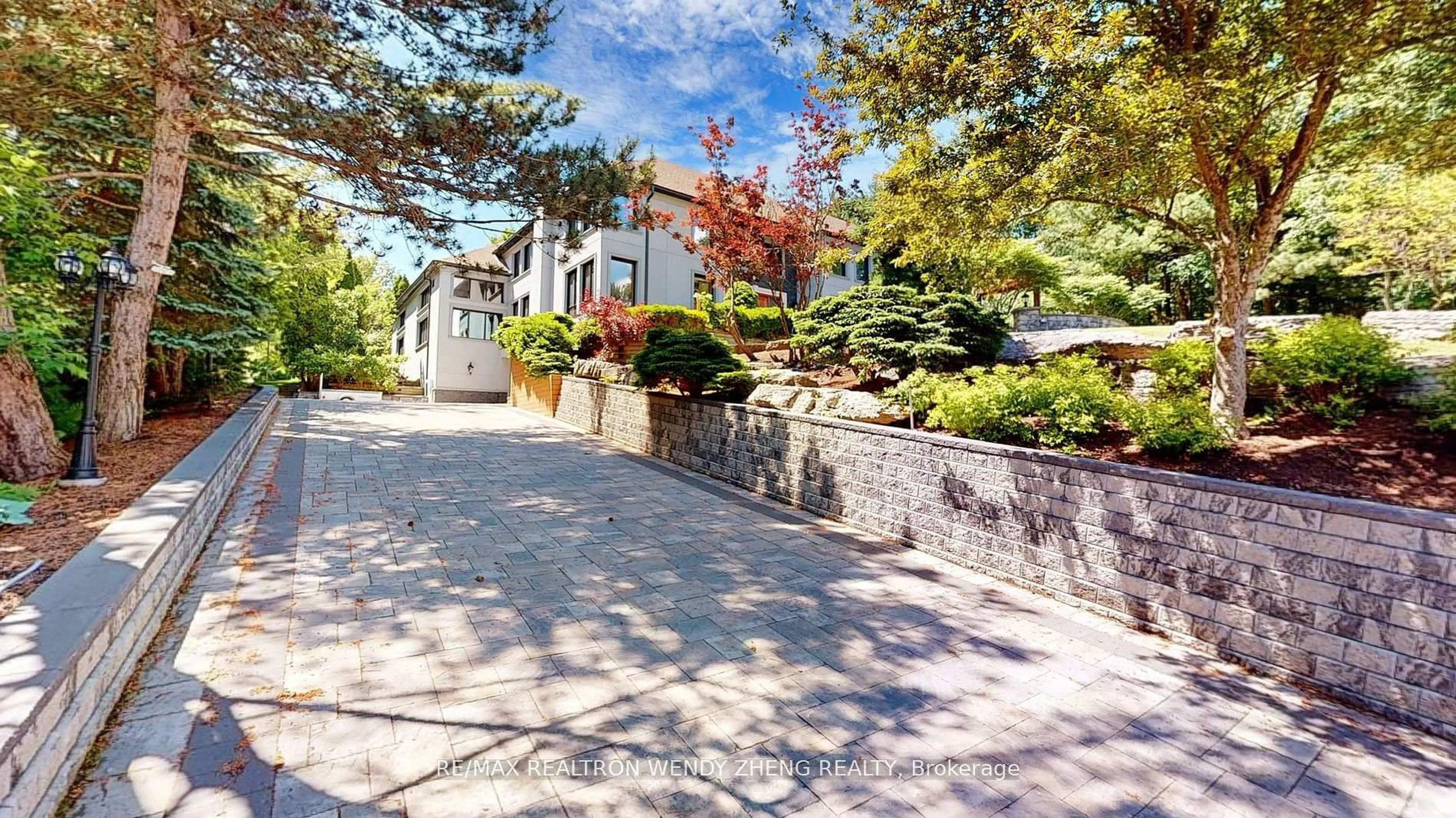 Patio, street for 30 Marcus Crt, Vaughan Ontario L6A 1G2