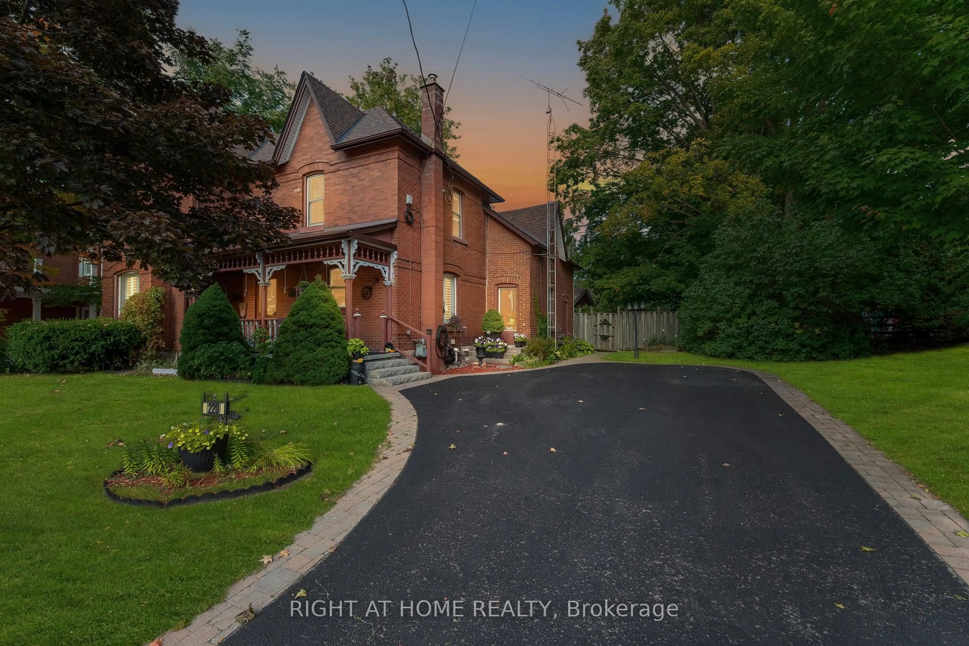 A pic from outside/outdoor area/front of a property/back of a property/a pic from drone, street for 220 Barrie St, Essa Ontario L0L 2N0