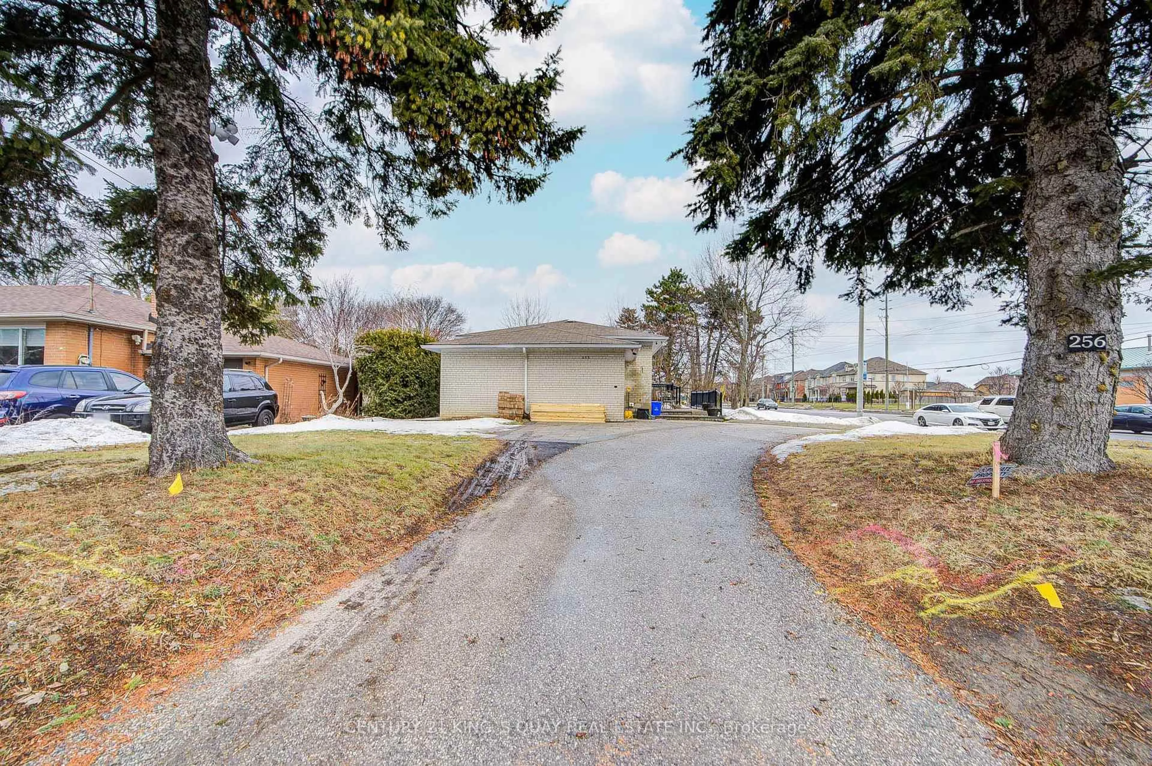 A pic from outside/outdoor area/front of a property/back of a property/a pic from drone, street for 256 Church St, Markham Ontario L3P 2M7