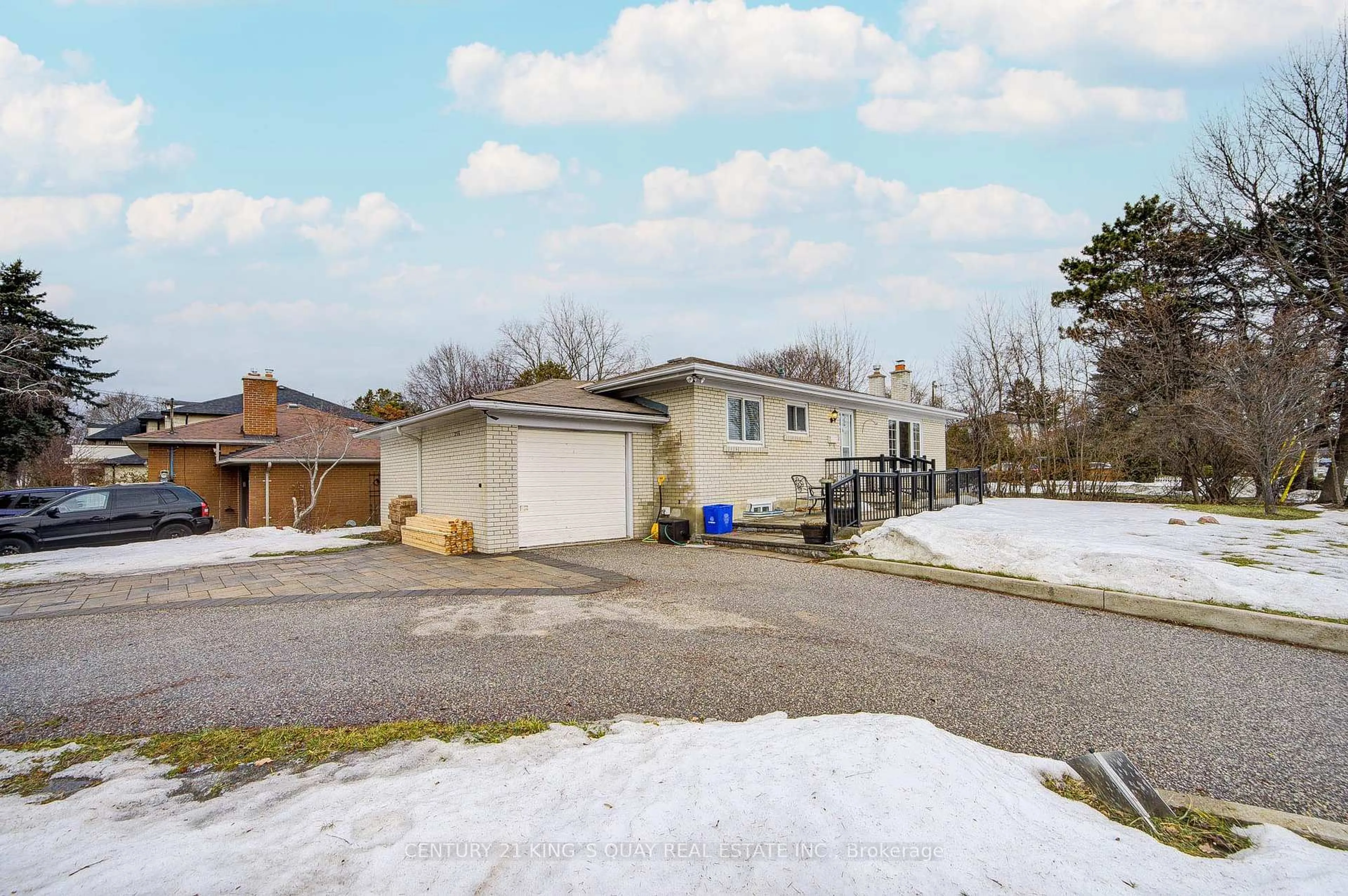 A pic from outside/outdoor area/front of a property/back of a property/a pic from drone, street for 256 Church St, Markham Ontario L3P 2M7