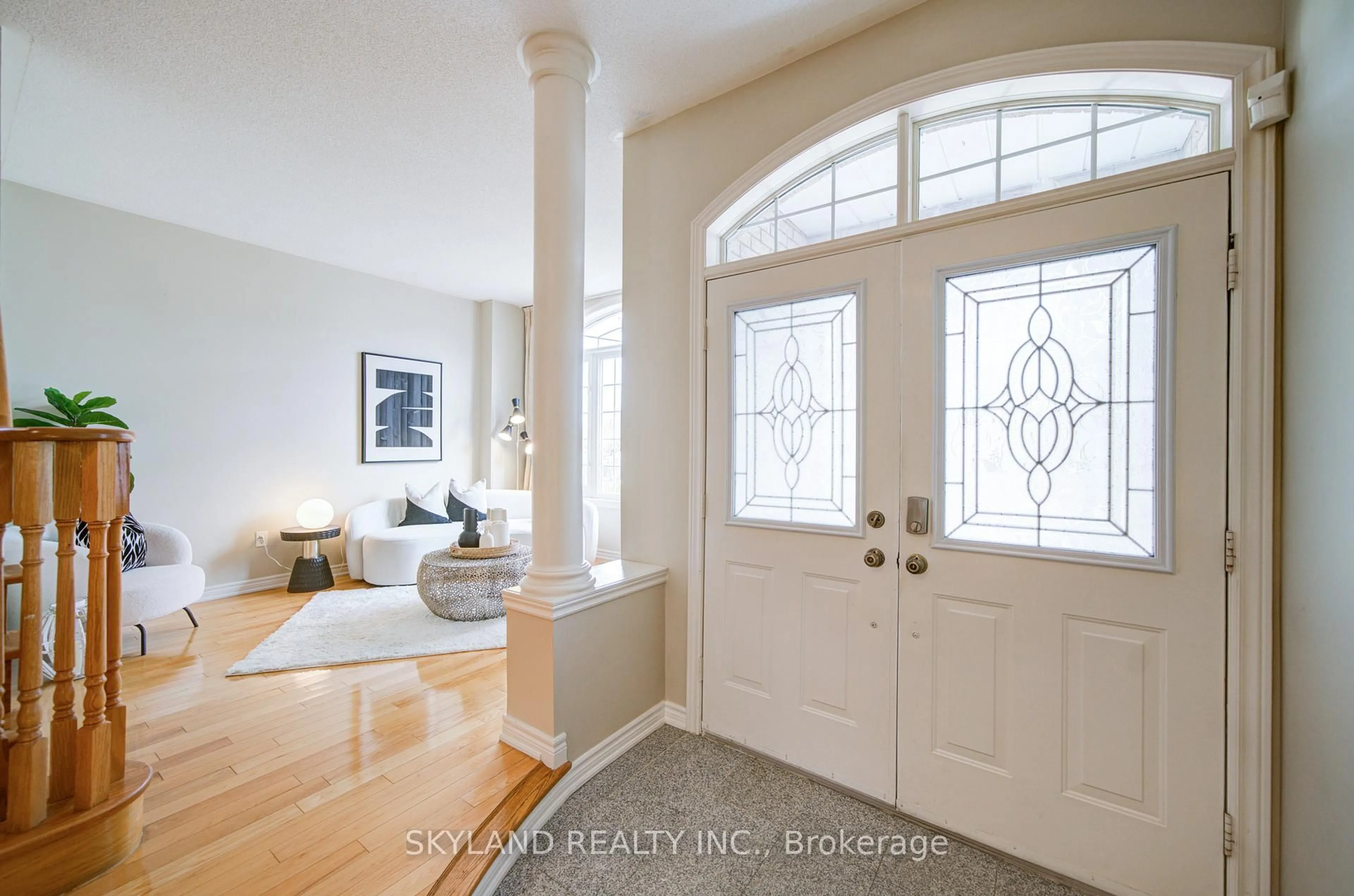 Indoor entryway for 26 Gemini Cres, Richmond Hill Ontario L4S 2K6