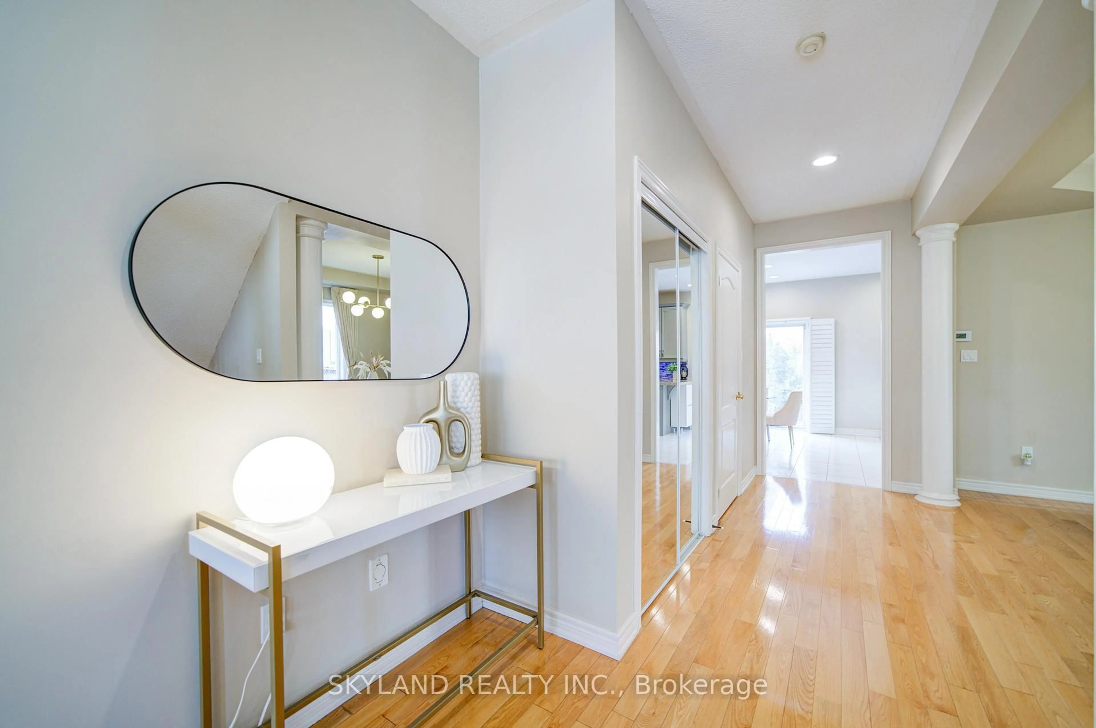 Indoor entryway for 26 Gemini Cres, Richmond Hill Ontario L4S 2K6