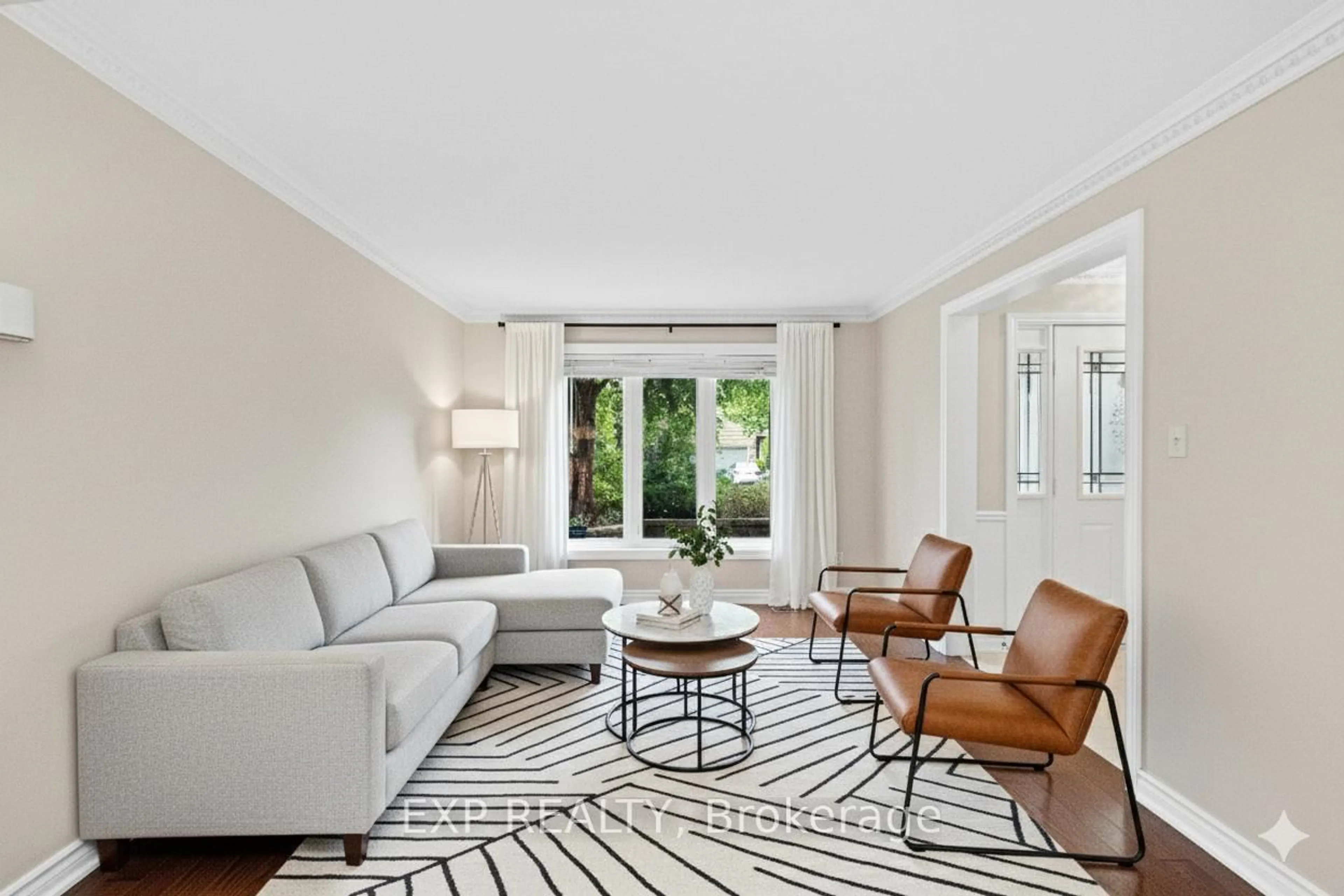 Living room with furniture, unknown for 17 Gordon Rowe Cres, Richmond Hill Ontario L4C 8S3