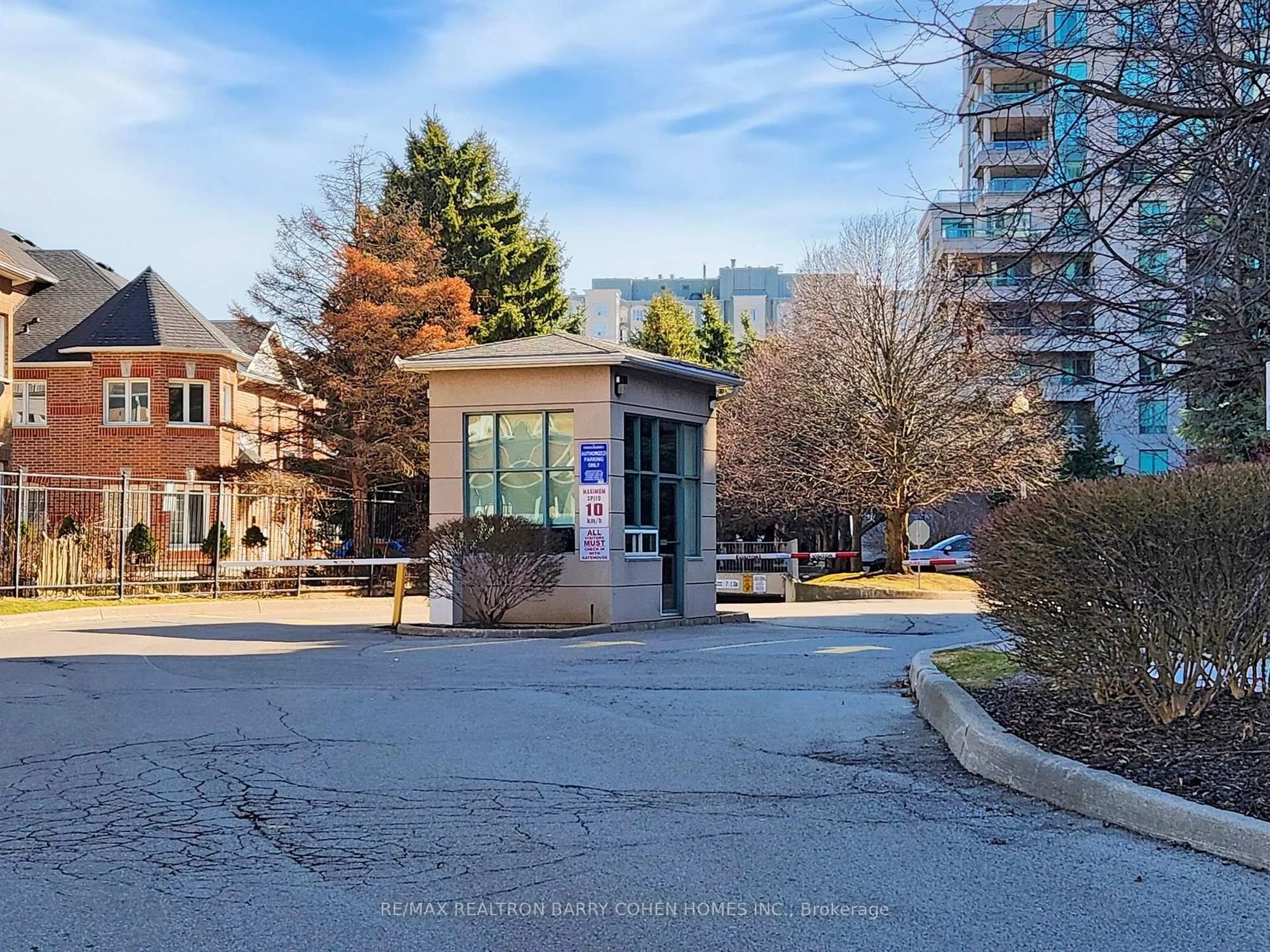 Indoor foyer for 1 Emerald Lane #PH104, Vaughan Ontario L4J 8N2