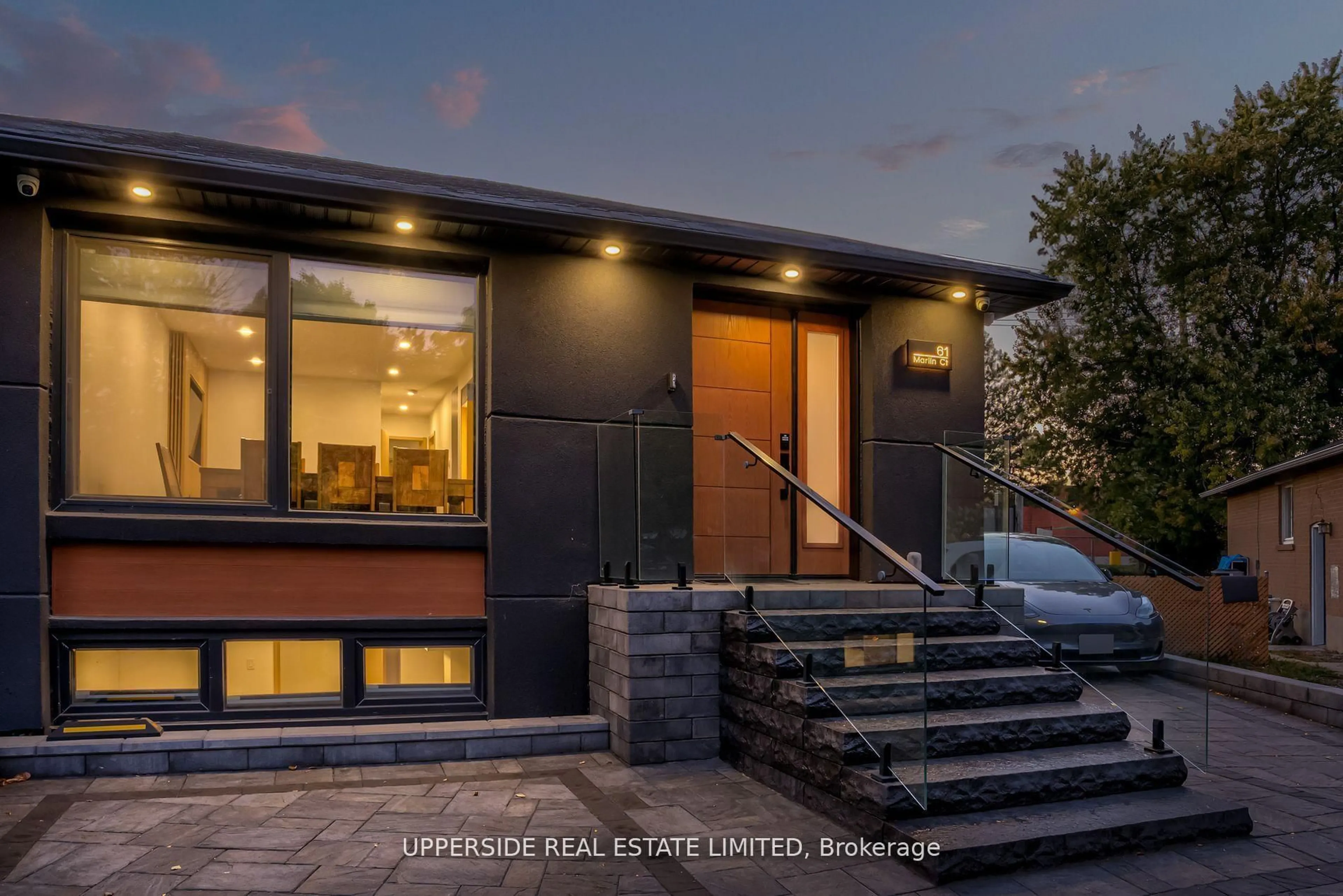 Home with brick exterior material, street for 61 Marlin Crt, Newmarket Ontario L3Y 2W7