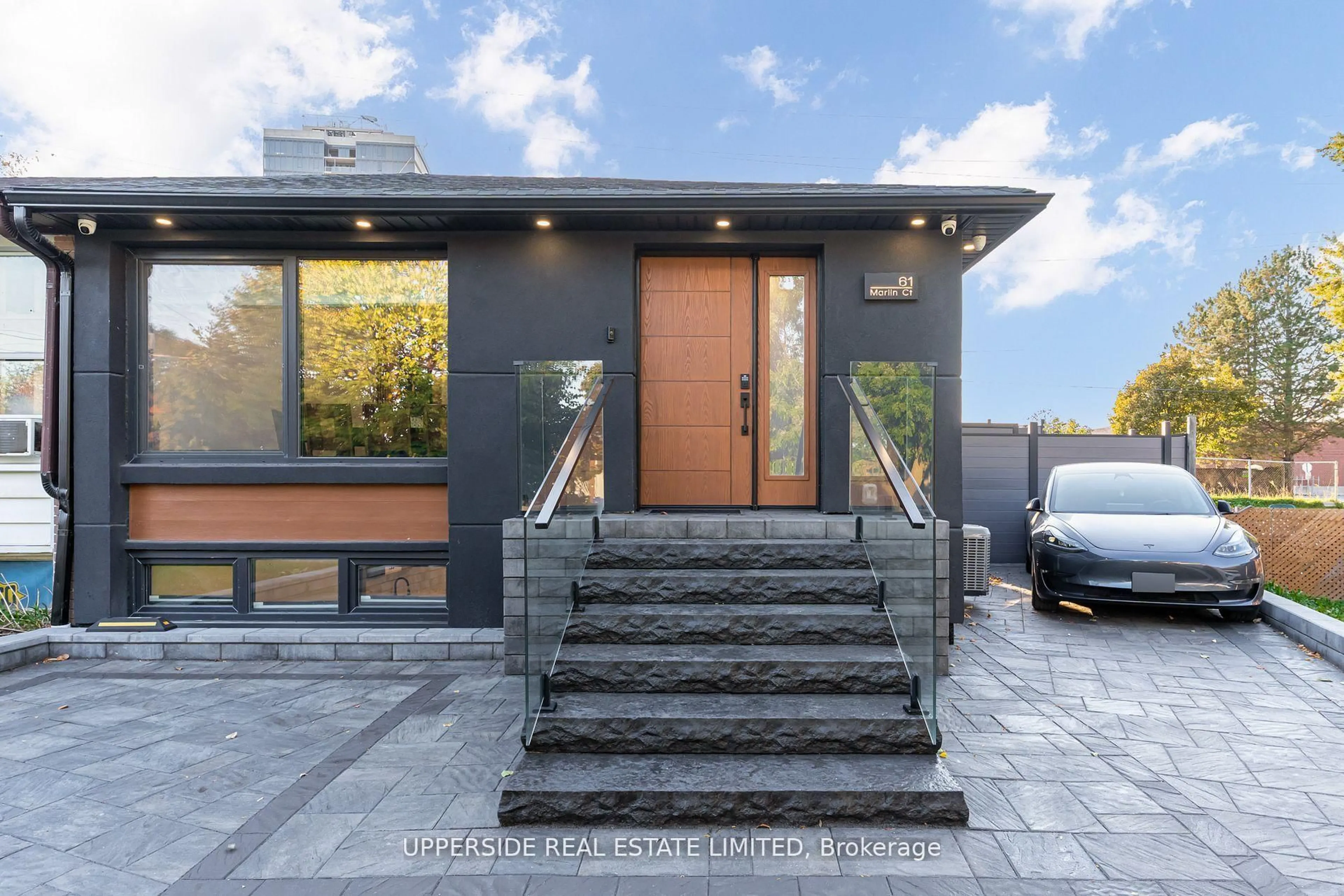 Unknown for 61 Marlin Crt, Newmarket Ontario L3Y 2W7