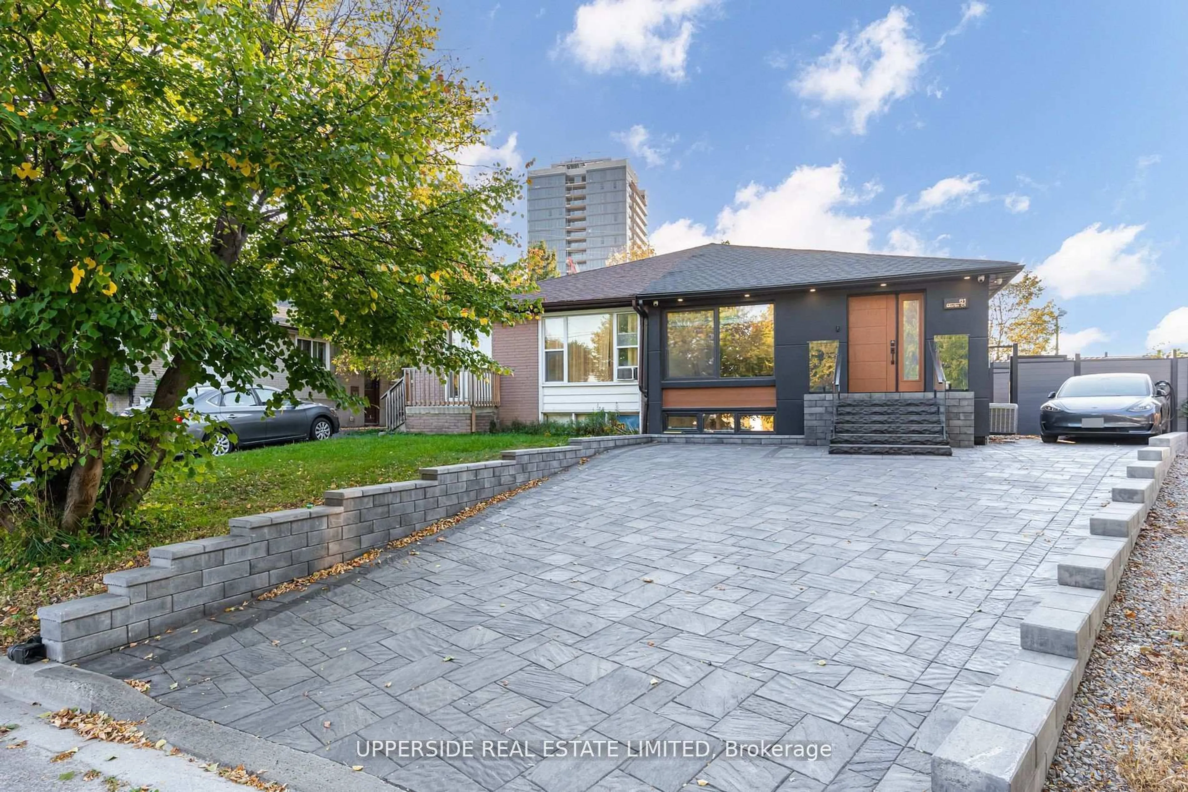 Unknown for 61 Marlin Crt, Newmarket Ontario L3Y 2W7