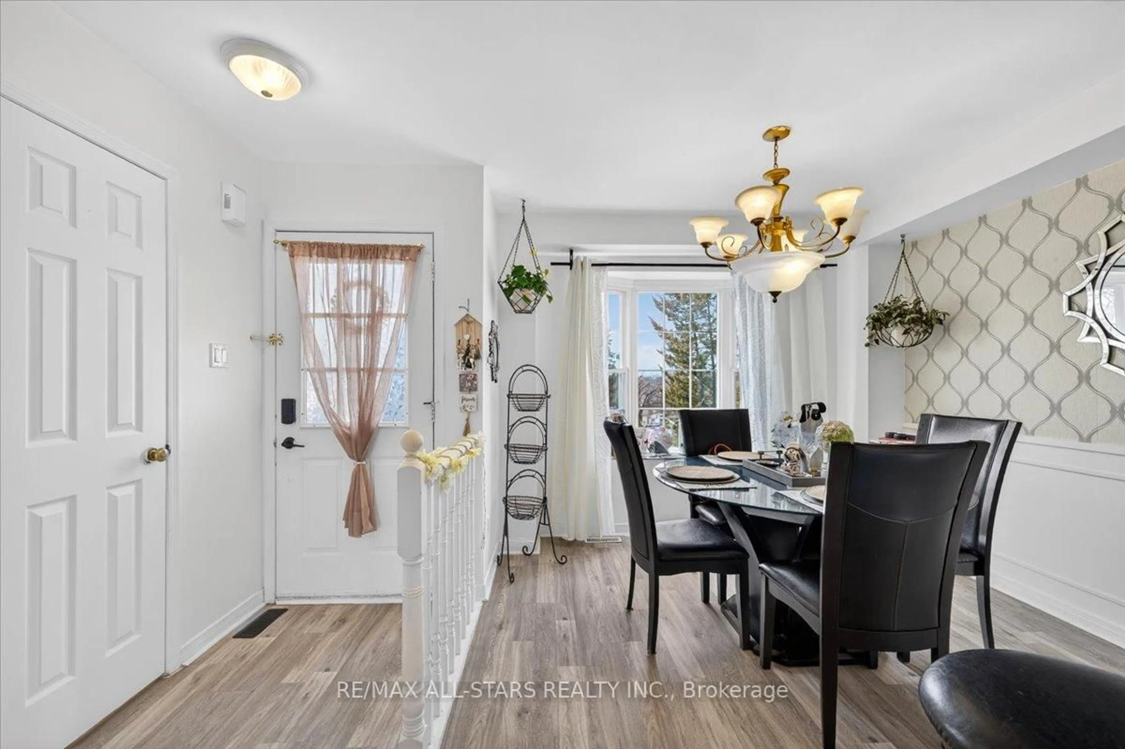 Dining room, unknown for 119 Spring Rd #3, Georgina Ontario L4P 2K4