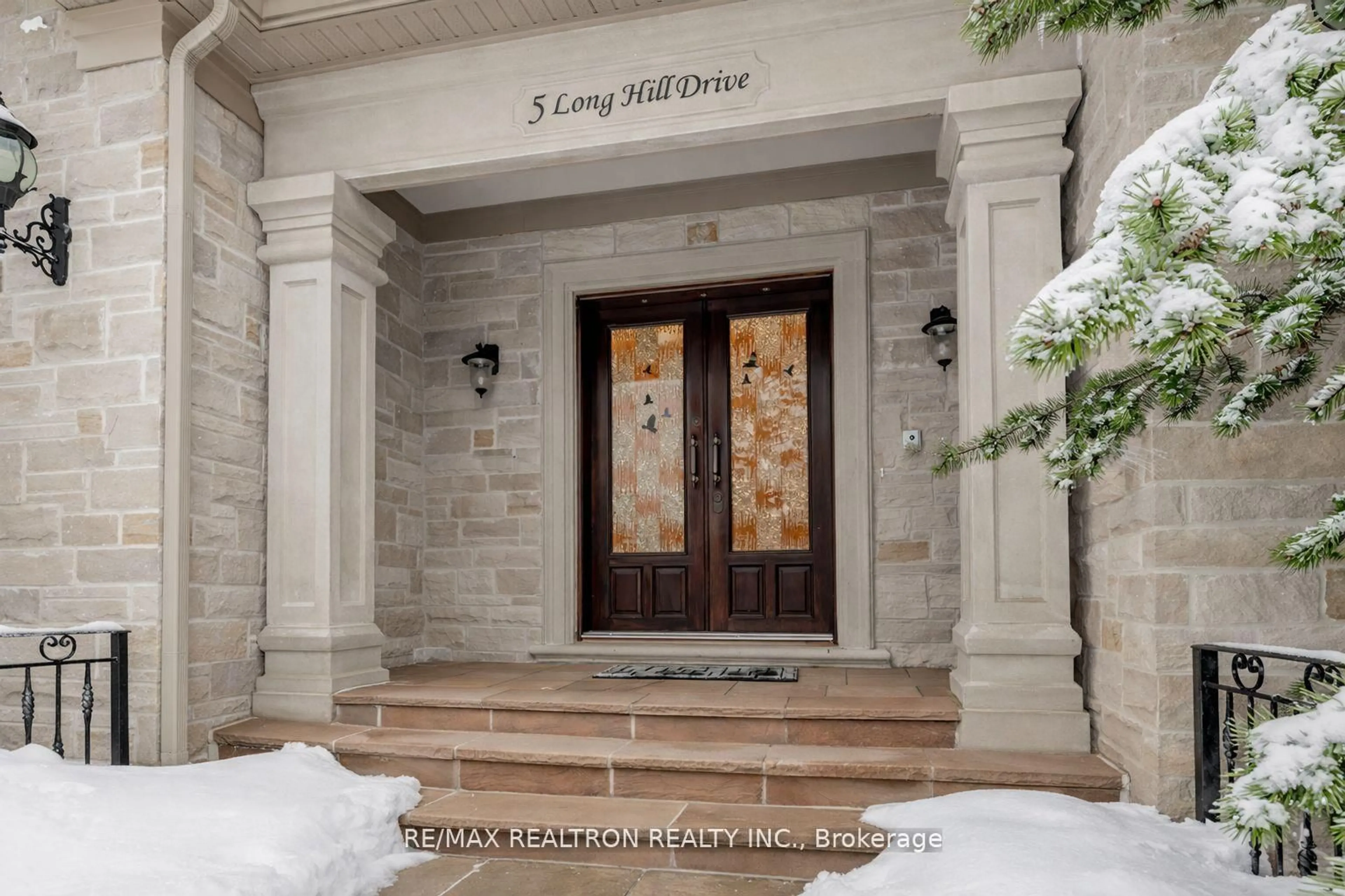 Indoor entryway for 5 Long Hill Dr, Richmond Hill Ontario L4E 3M5