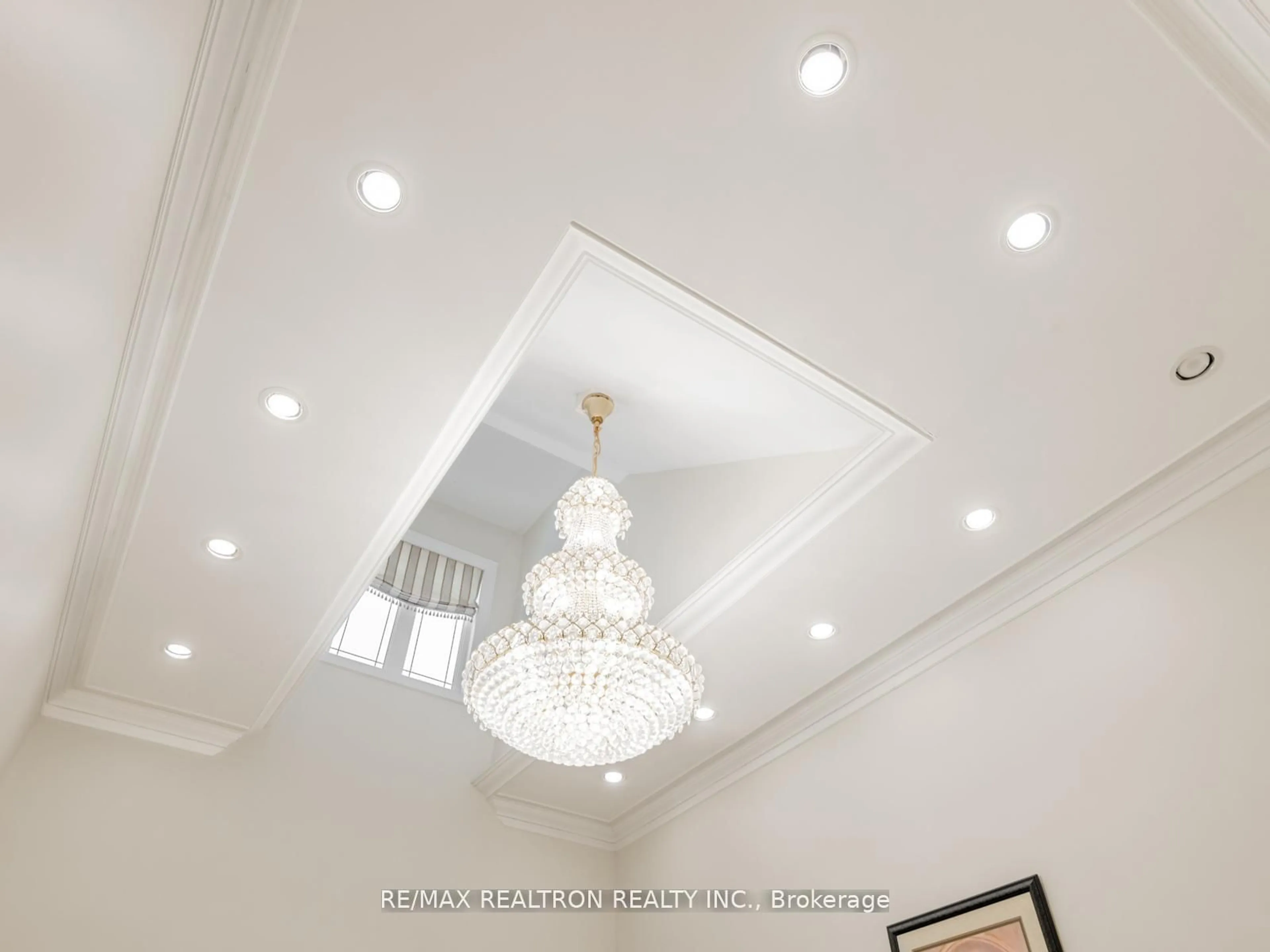 Indoor foyer for 5 Long Hill Dr, Richmond Hill Ontario L4E 3M5