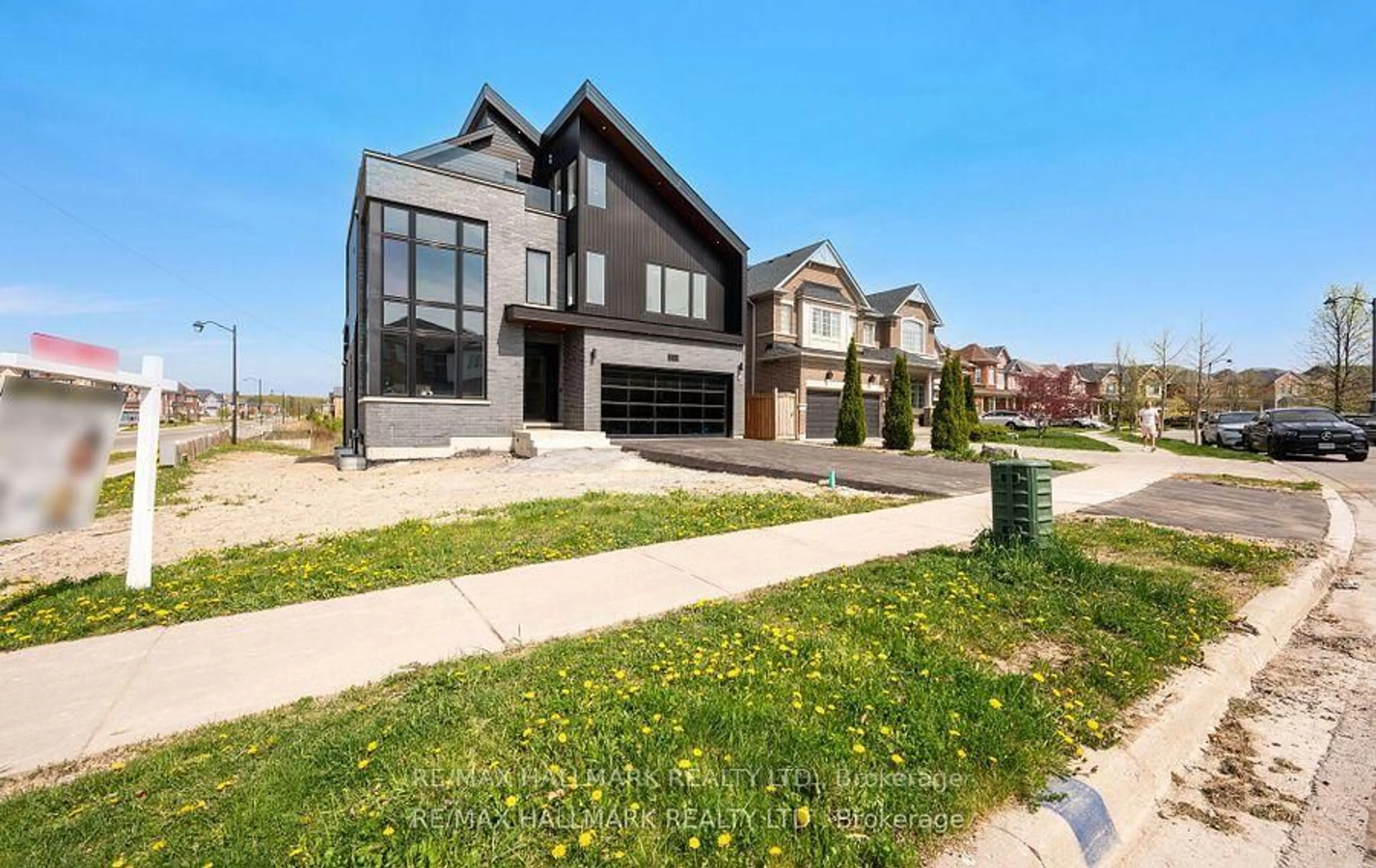 Home with brick exterior material, street for 119 Pointon St, Aurora Ontario L4G 0G6